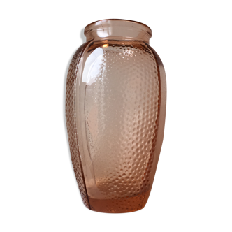 Vase en verre travaillé teinté rose