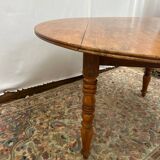 Table ronde à rabats en châtaignier