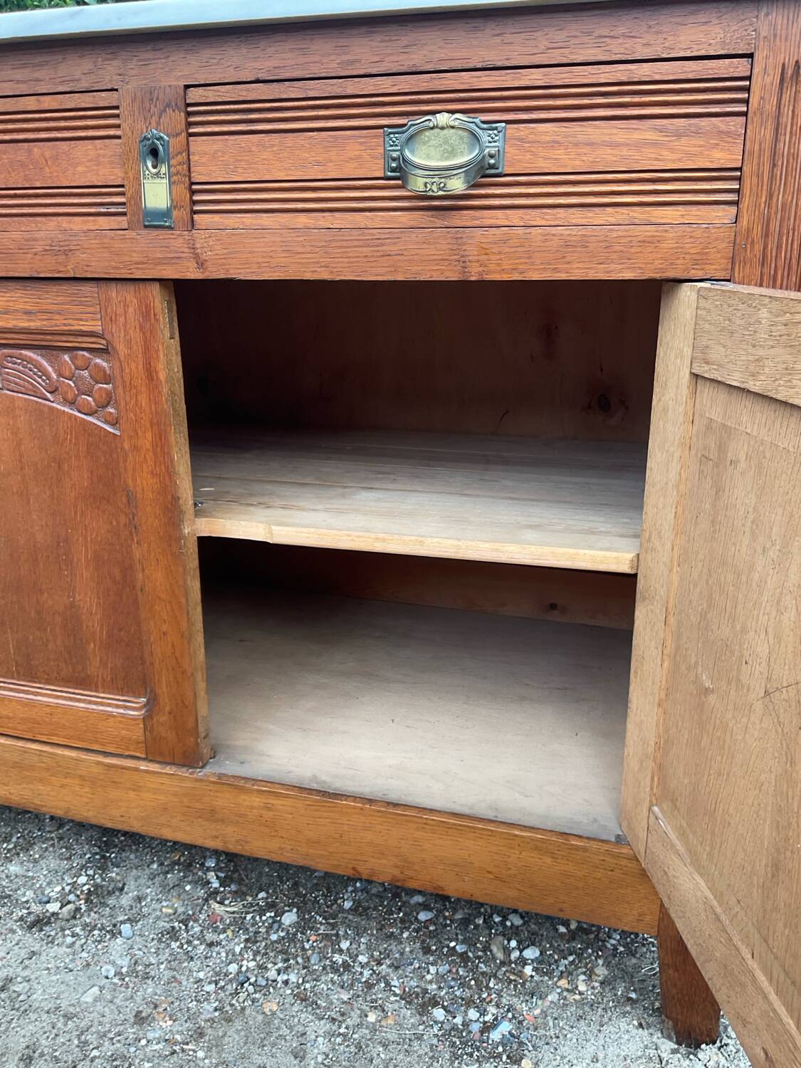 Ancien Buffet parisien en chêne et marbre