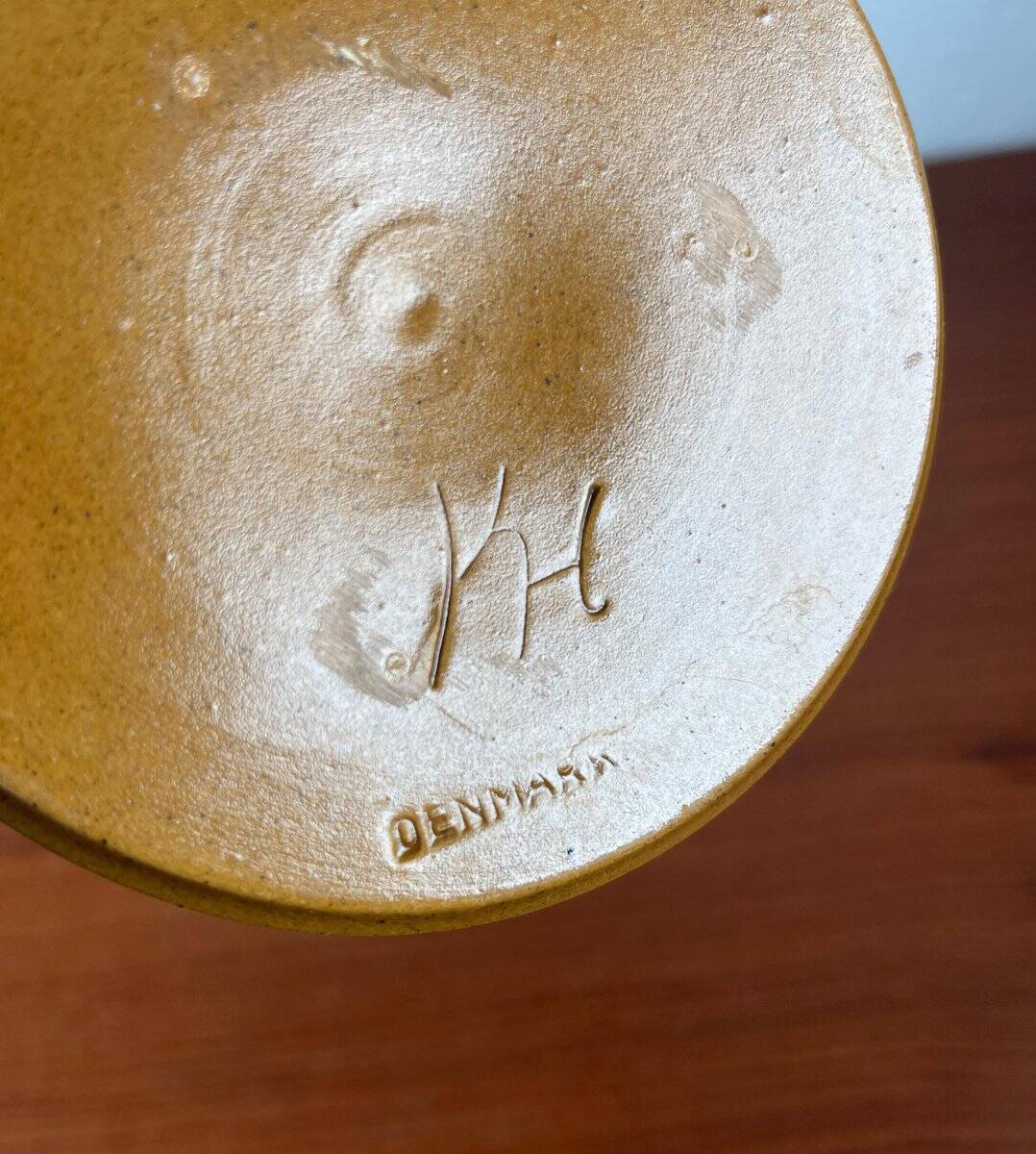Mid-century Danish studio pottery bowl by Kaj Henning Jensen for Kh Keramik, 1960s.