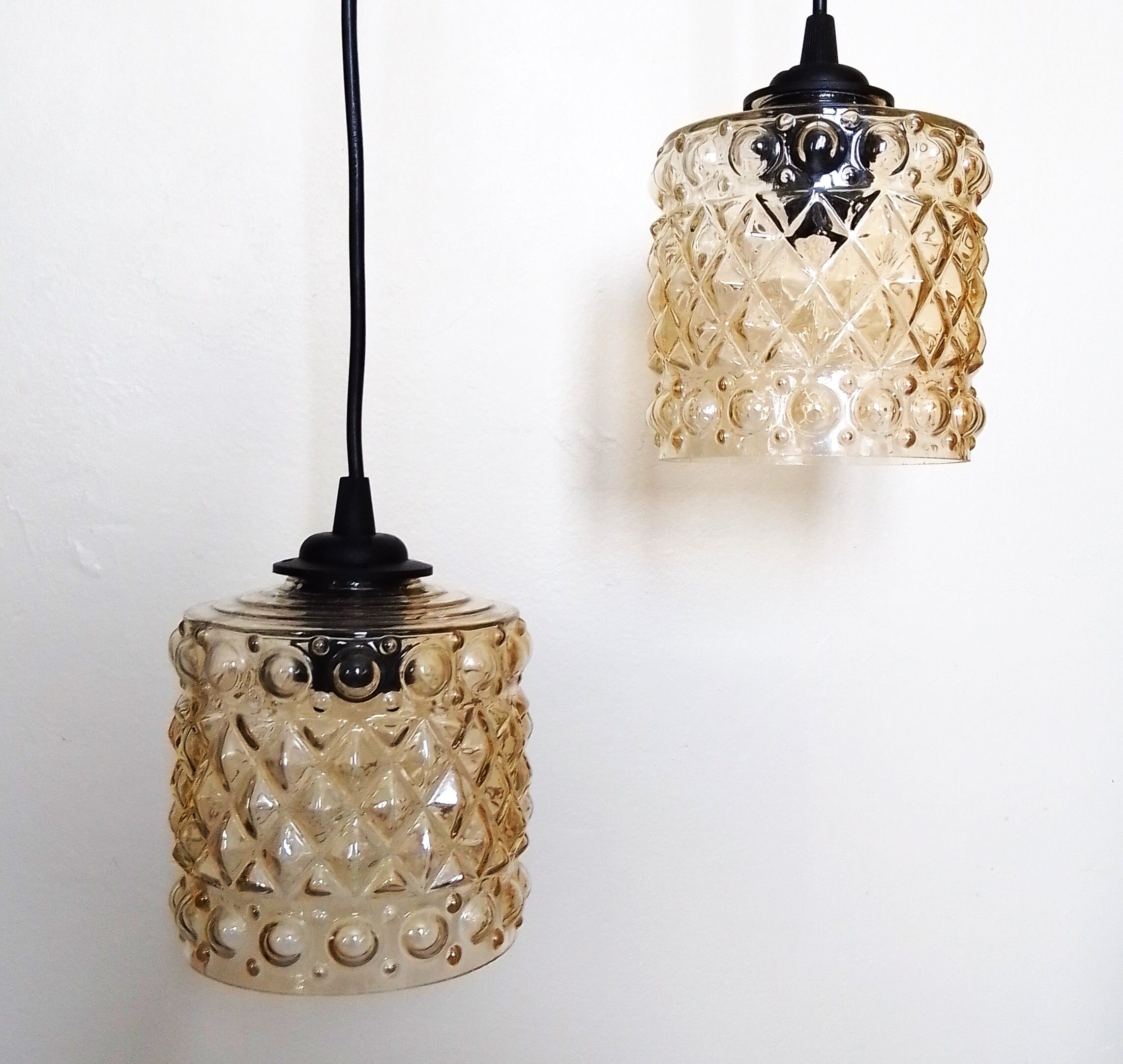 Set of 2 suspensions glass 70s