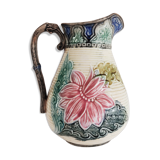 Pitcher dabbling around 1900