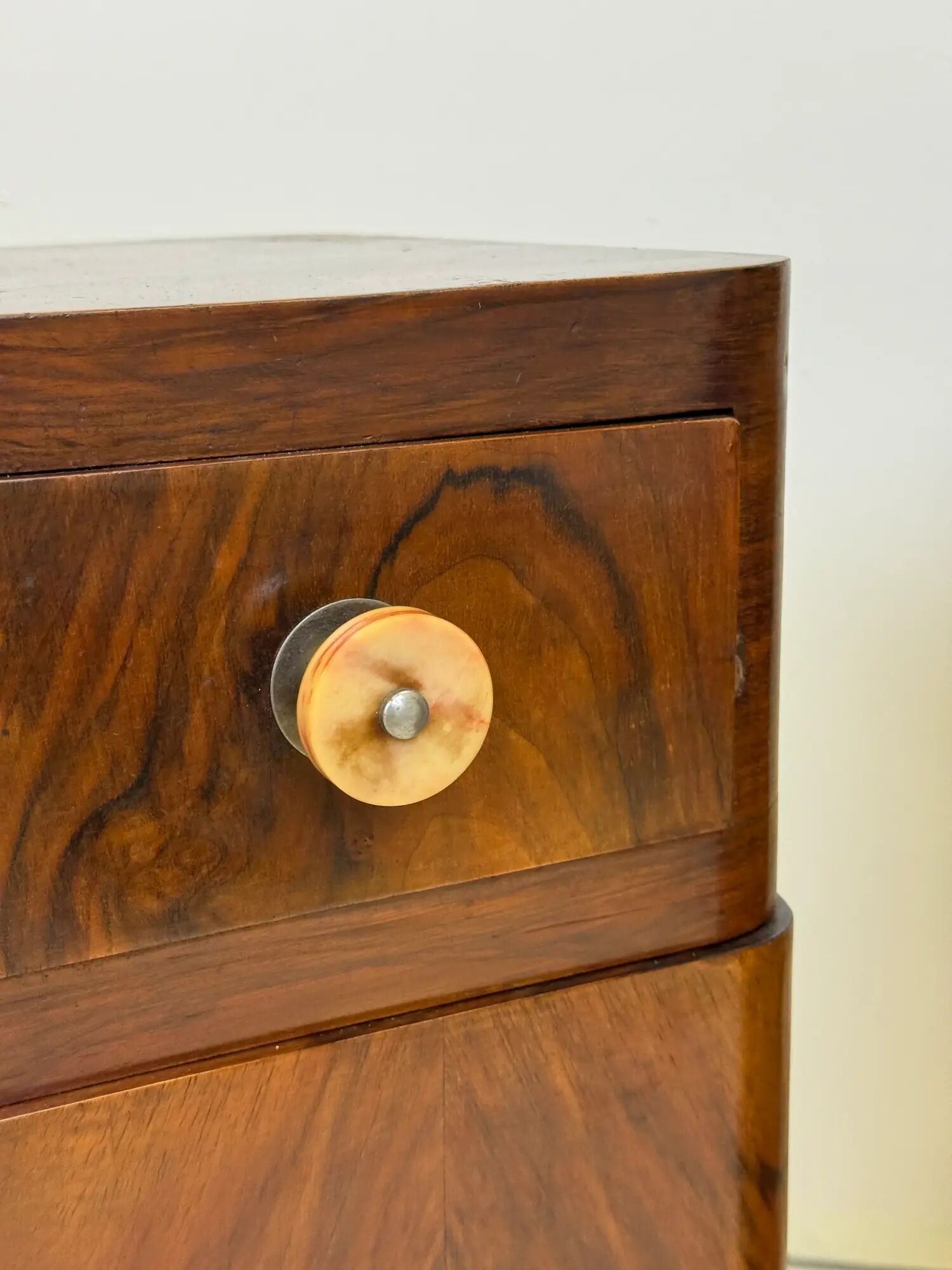 Pair of Art Deco bedside tables in walnut — Italy, 1930-1940