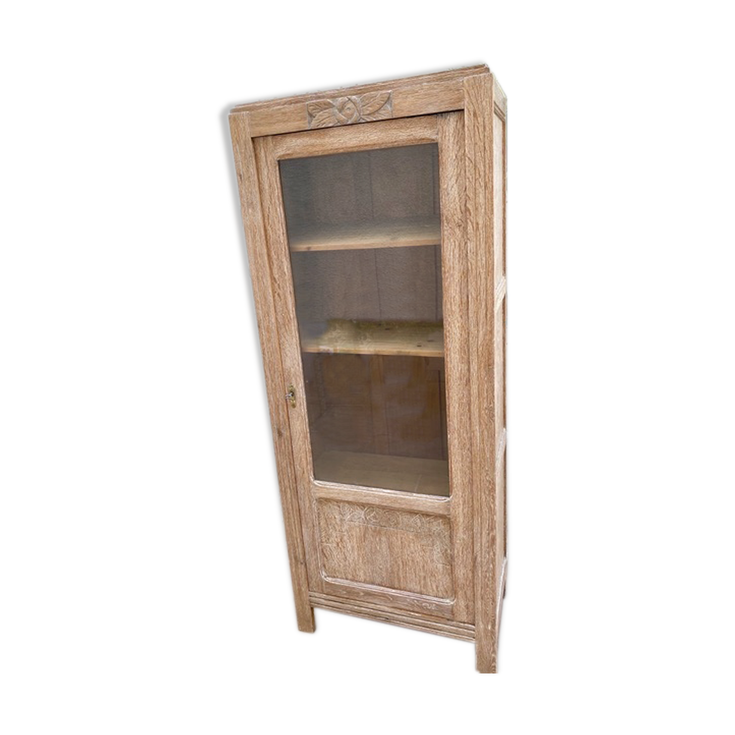 Bibliothèque en bois cérusé