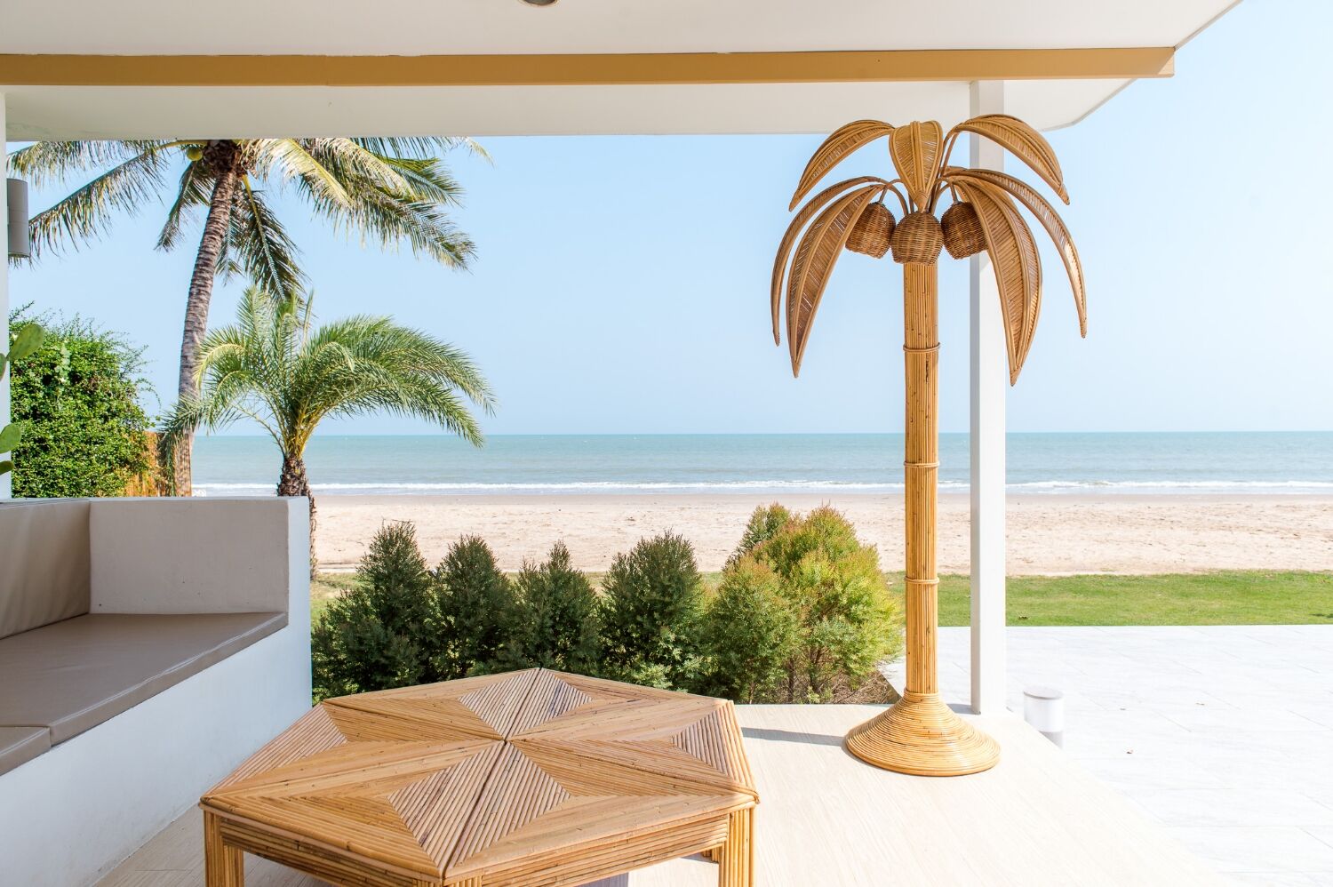 Coconut & palm floor lamp in natural rattan