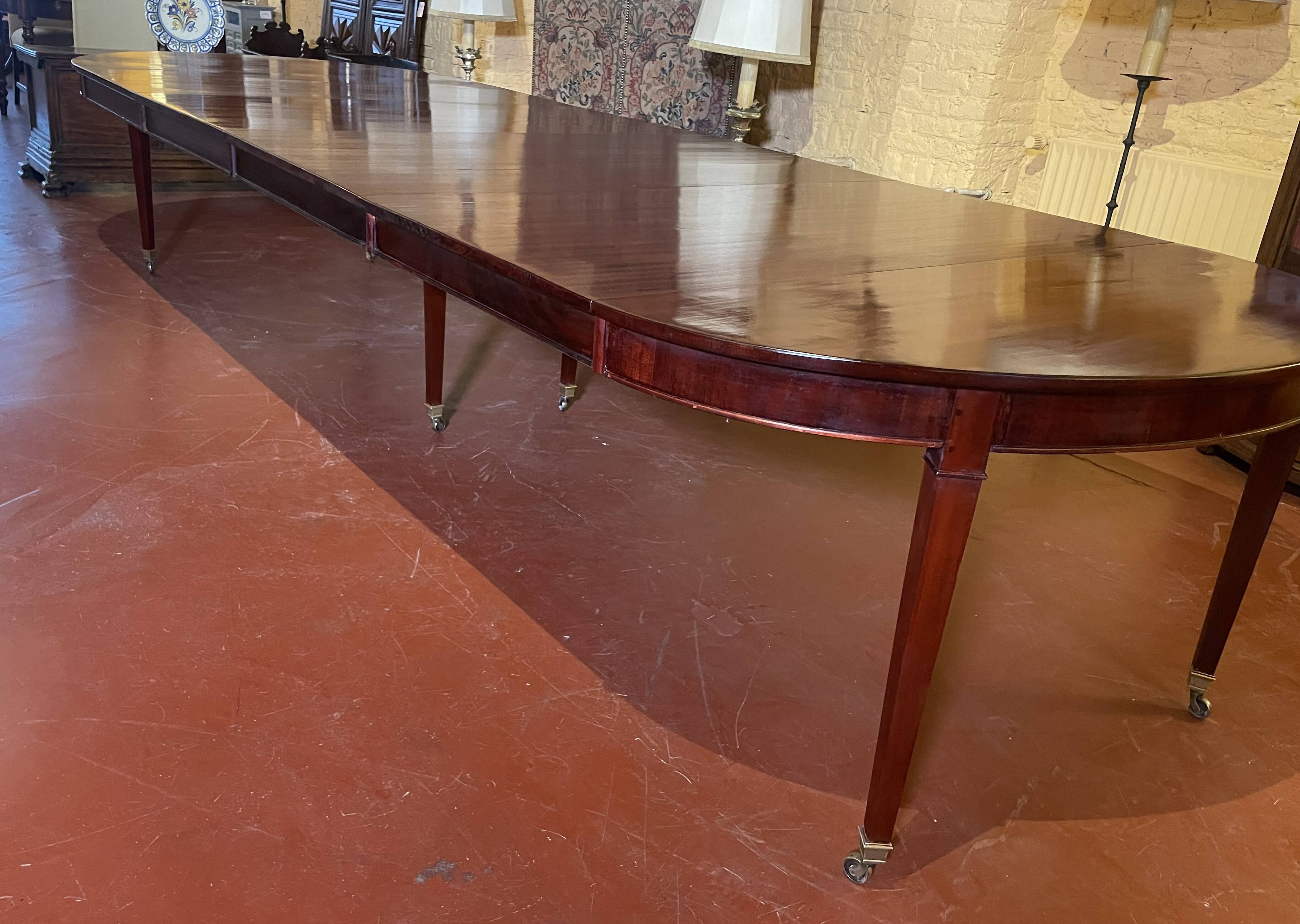 Extensible Louis XVI dining table in period Directoire mahogany.