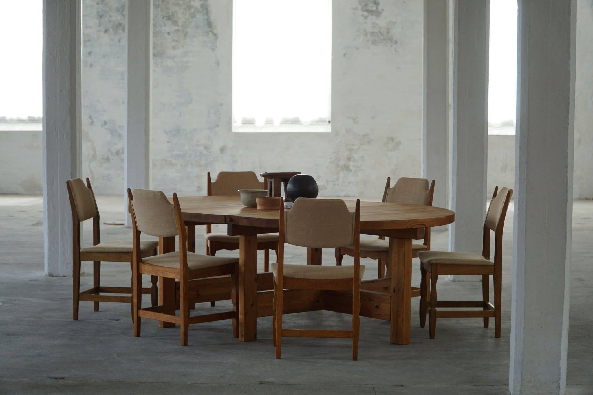 Large Danish mid-century modern dining table in pine, Tage Poulsen, 1970s.
