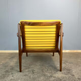 Fauteuil par Arne Vodder pour Glostrup, teck avec un revêtement en tissu jaune moutarde, années 1950.