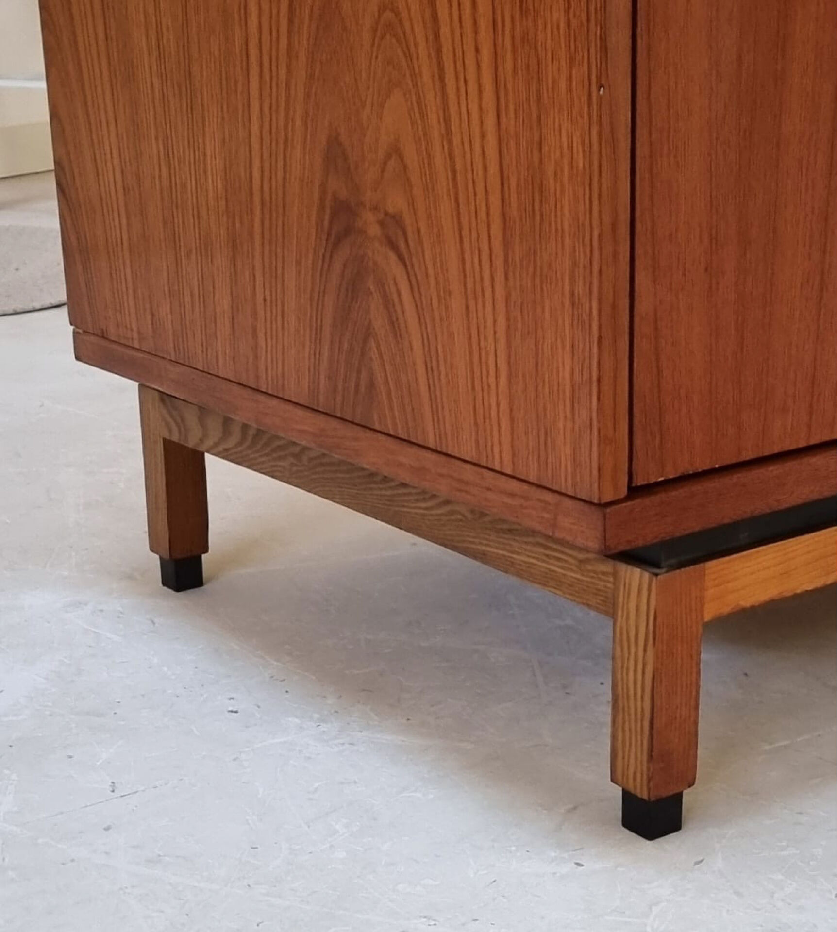 Armoire du milieu du siècle