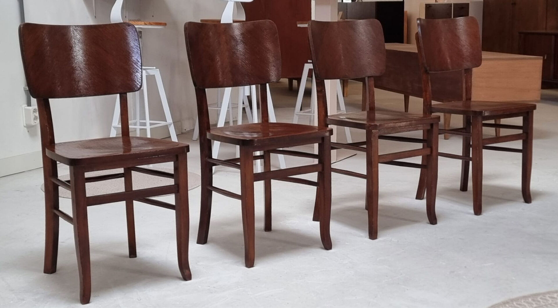 Chaises du milieu du siècle