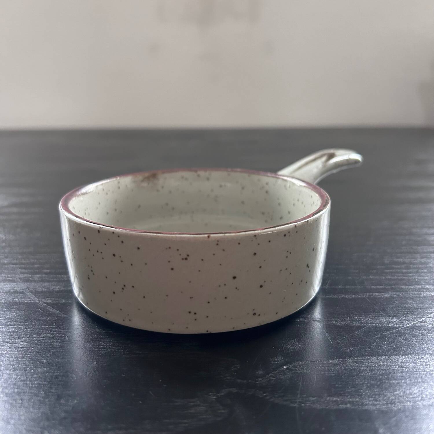 Frying pan with red fruit decoration