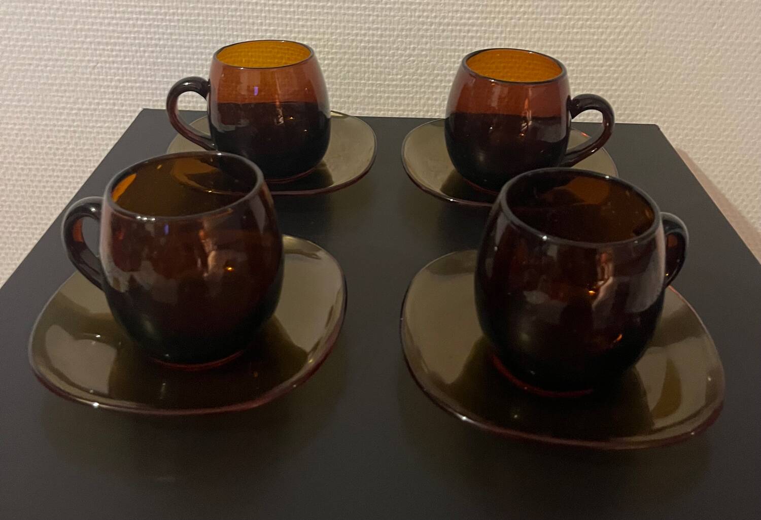 4 tasses verre bullé avec sous tasse marron clair