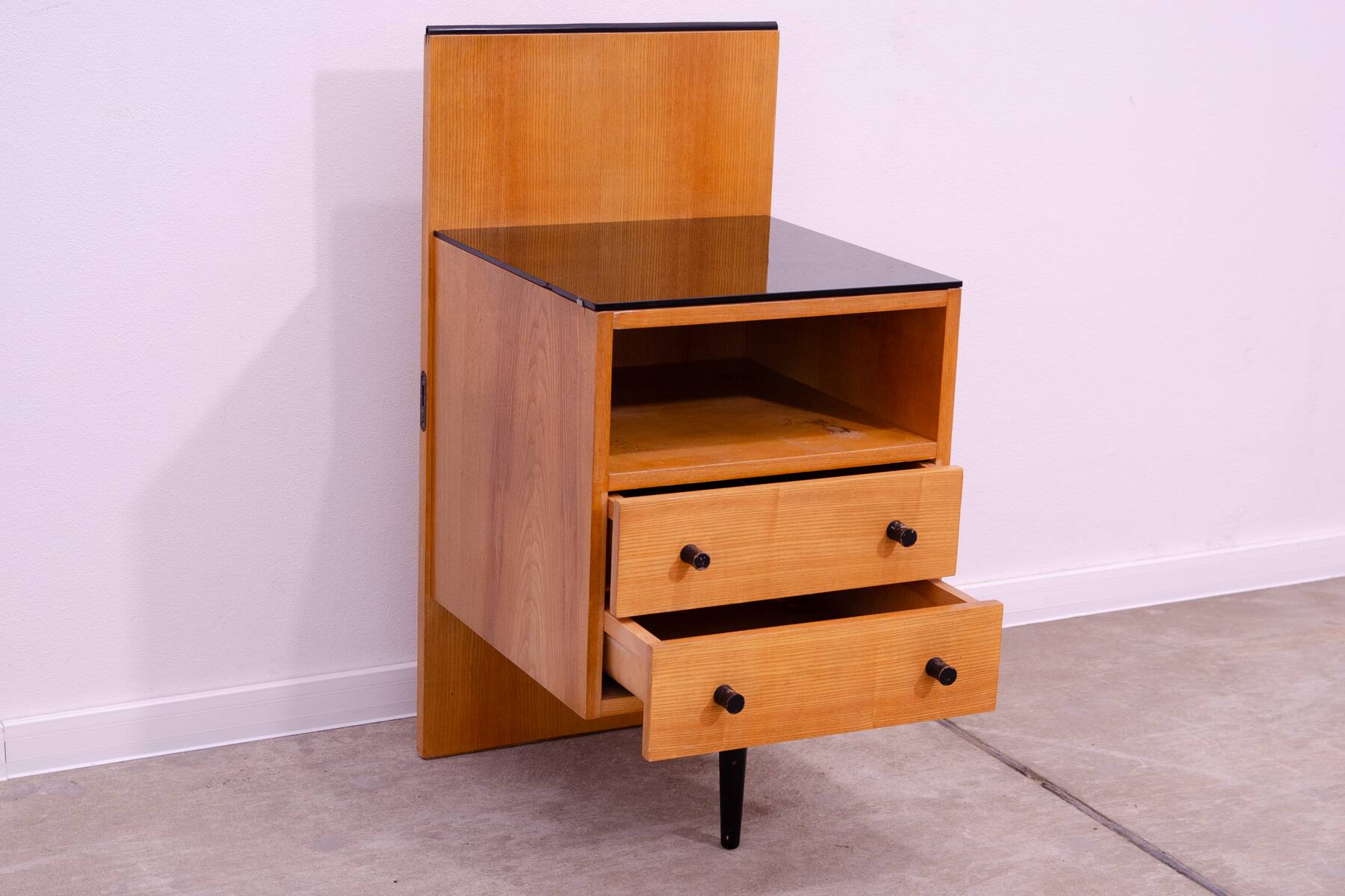Table de nuit du milieu du siècle par Mojmír Požár, années 1960, Tchécoslovaquie