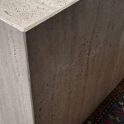Table basse ou piédestal en travertin veiné italien