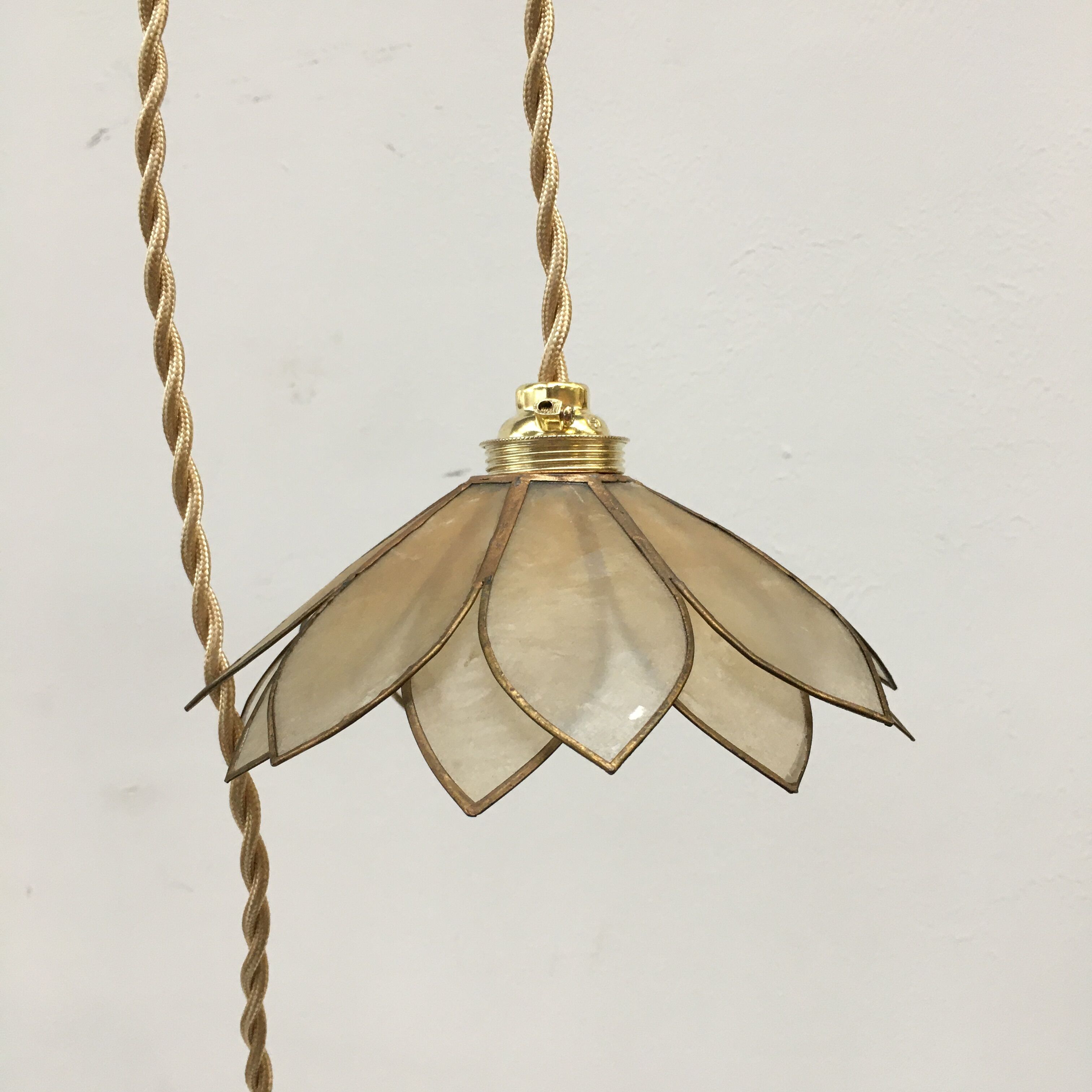 Flower walkman lamp in mother-of-pearl and brass