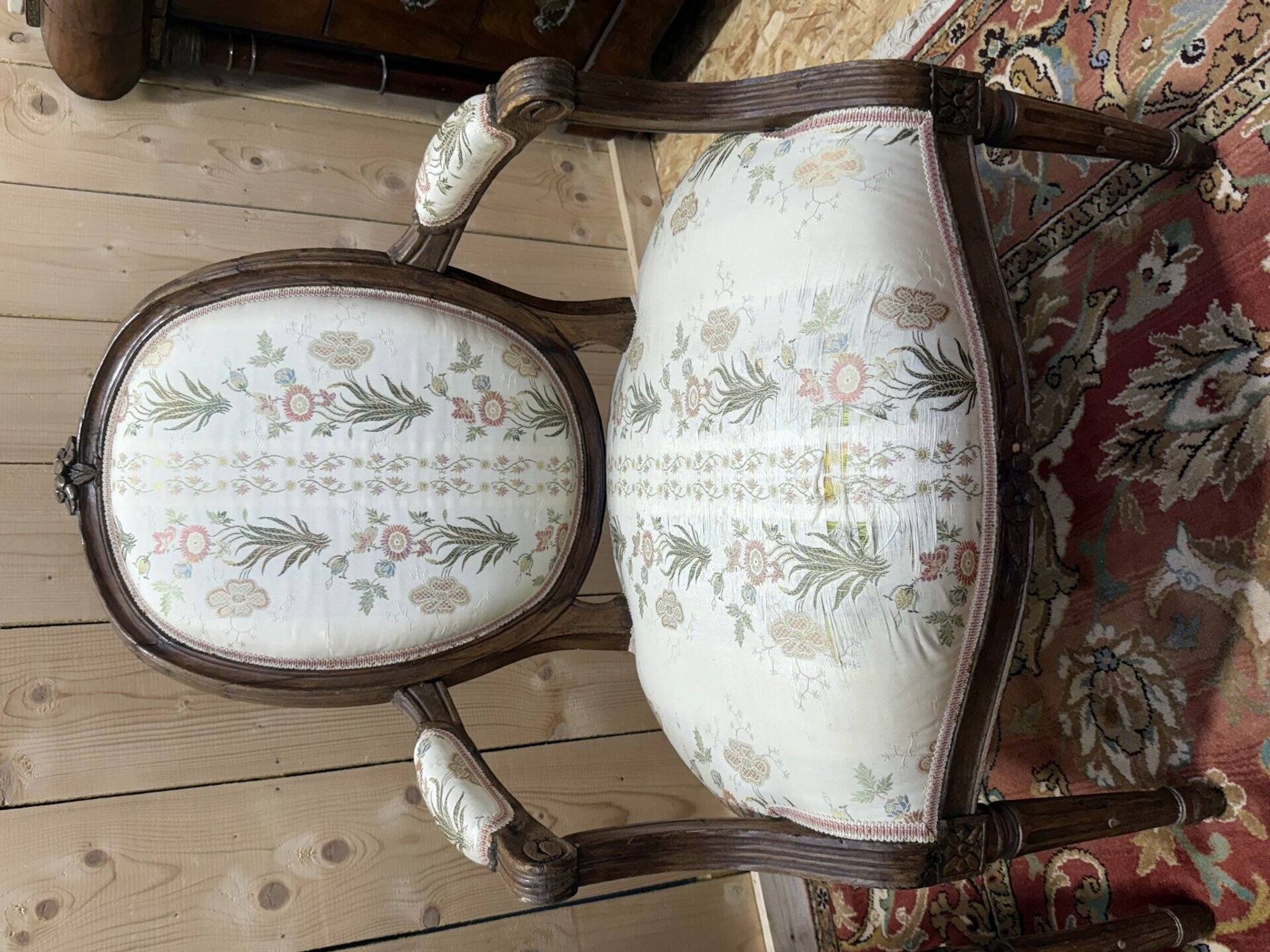 Suite de 4 fauteuils cabriolets à médaillons d'époque Louis XVI