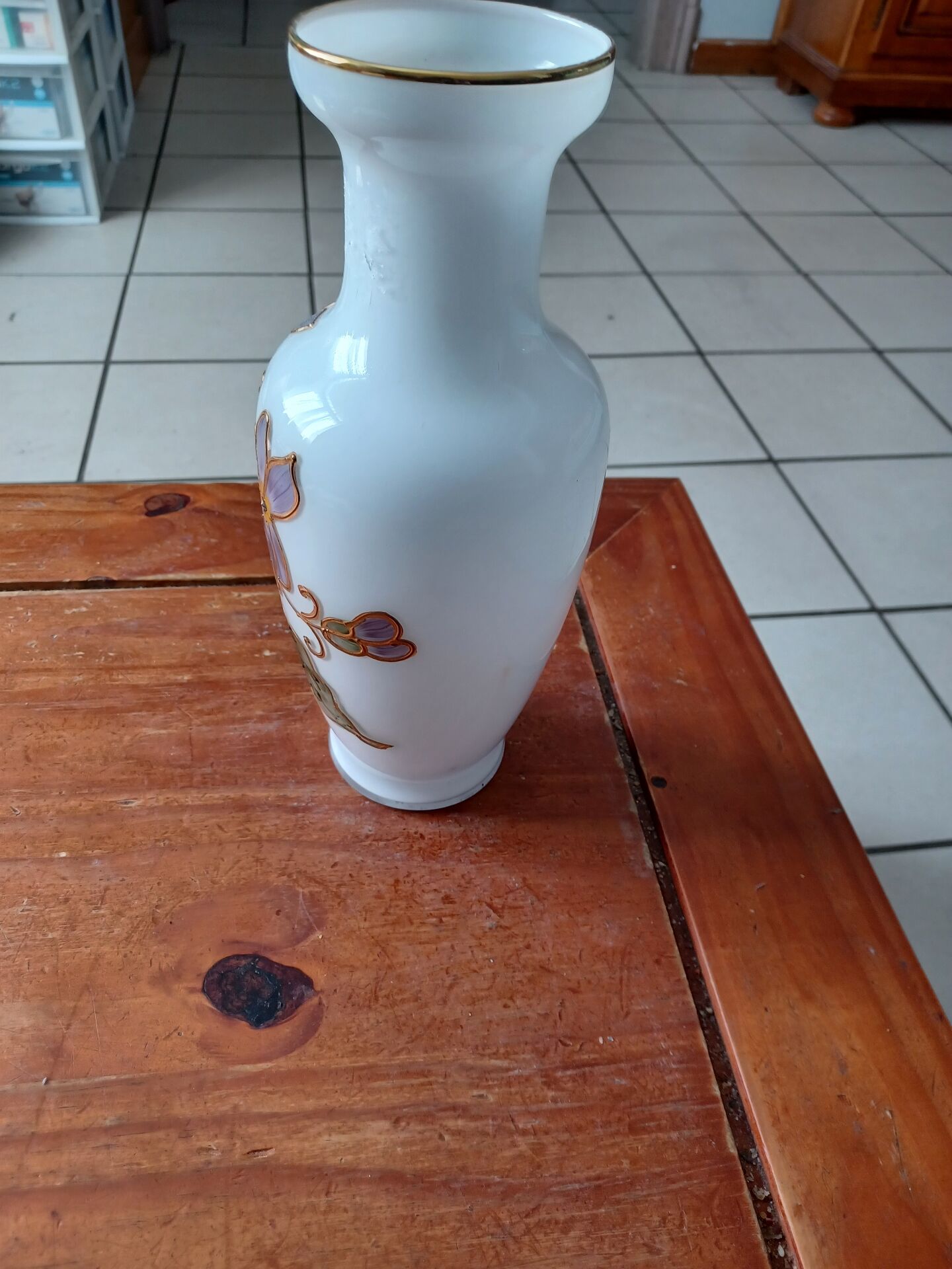 Vase in opaline hand-decorated