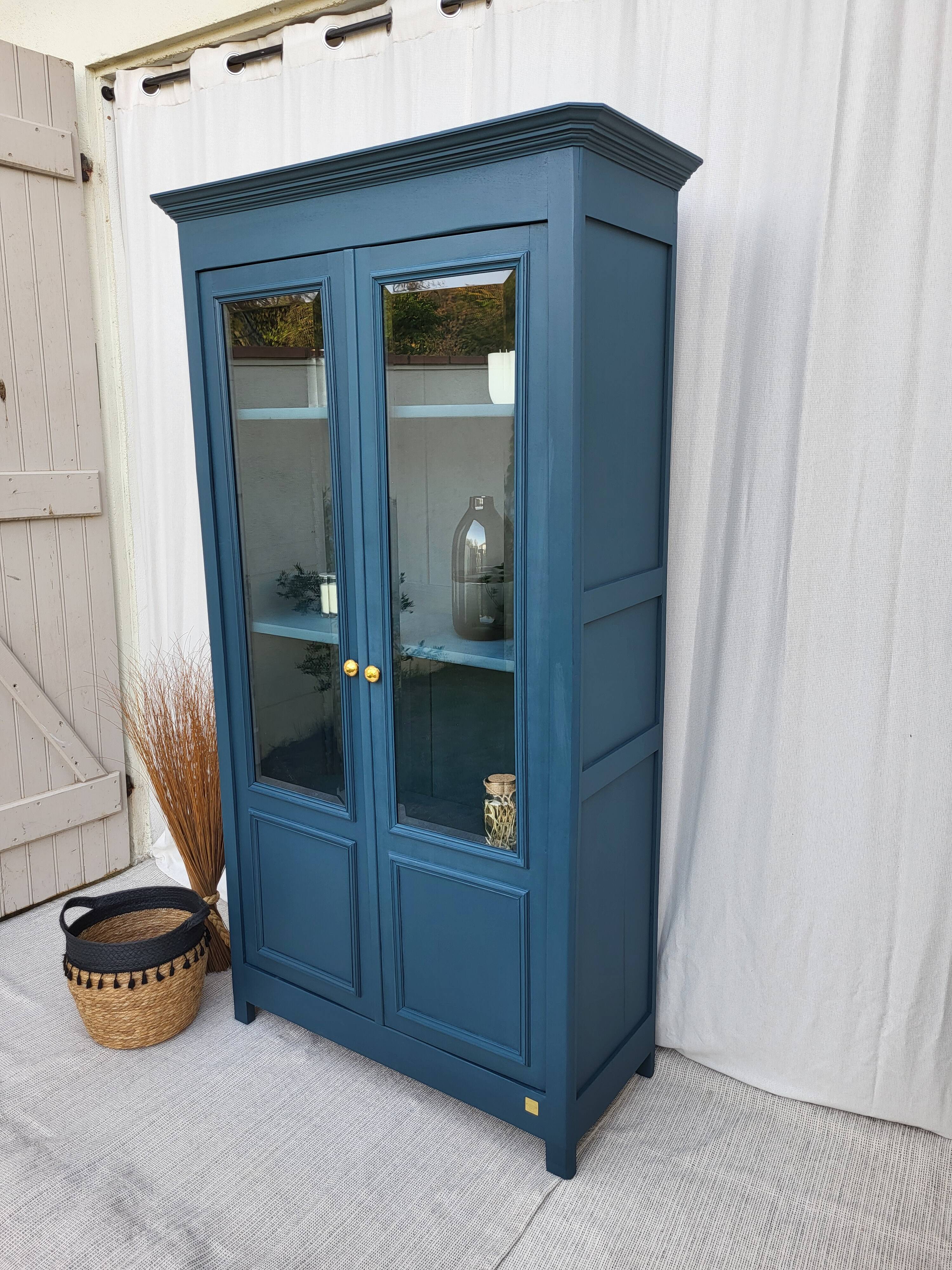 Bookcase with 2 glass doors