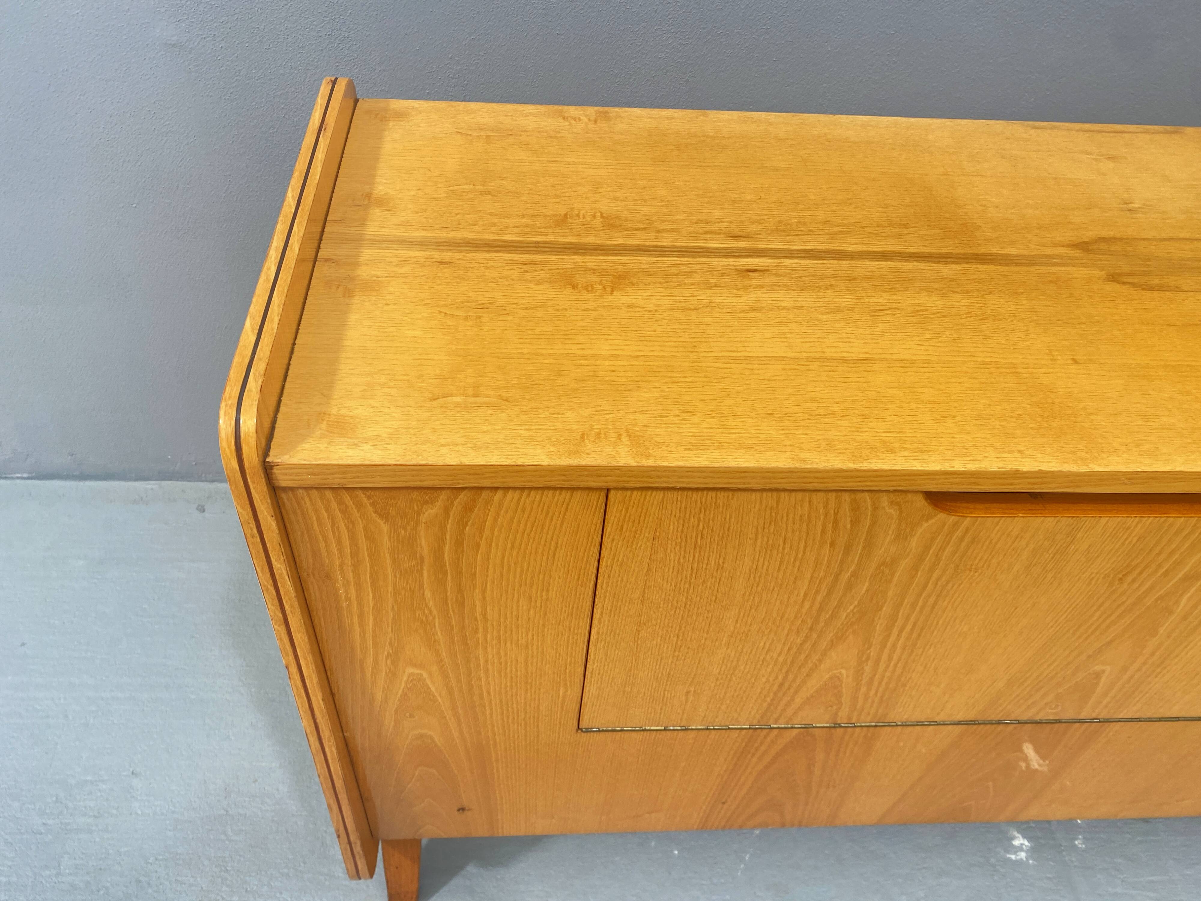 Commode vintage en bois de frêne par F.Jirák pour Tatra, 1960, Tchécoslovaquie