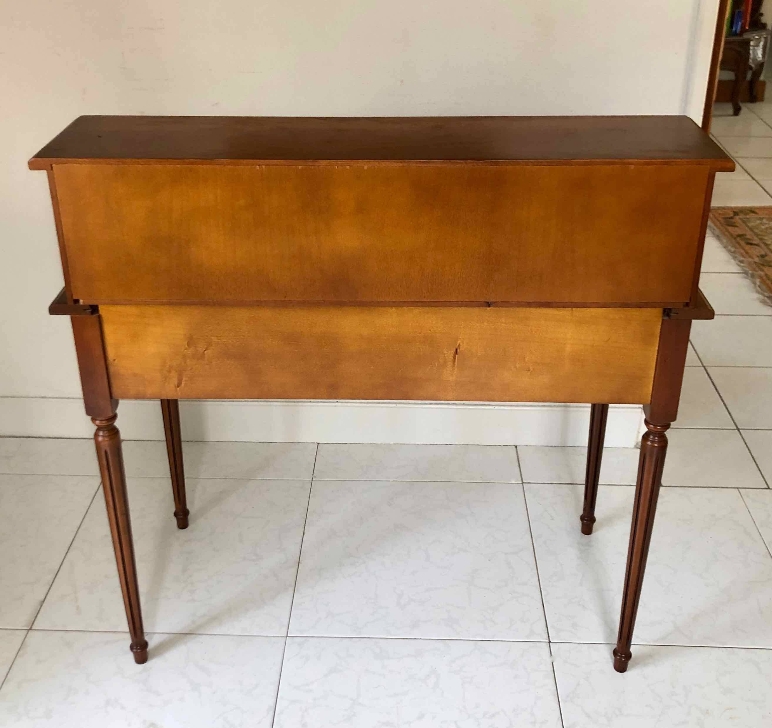Petit bureau à gradin en merisier 1970