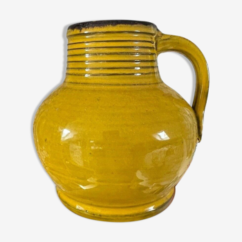 Vase in glazed earth yellow