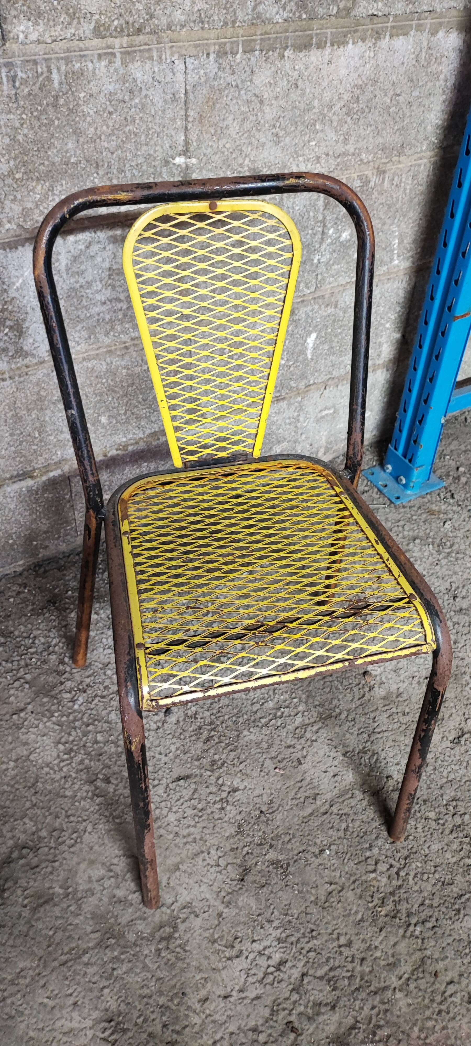 Six chaises en métal perforé seducta René Malaval
