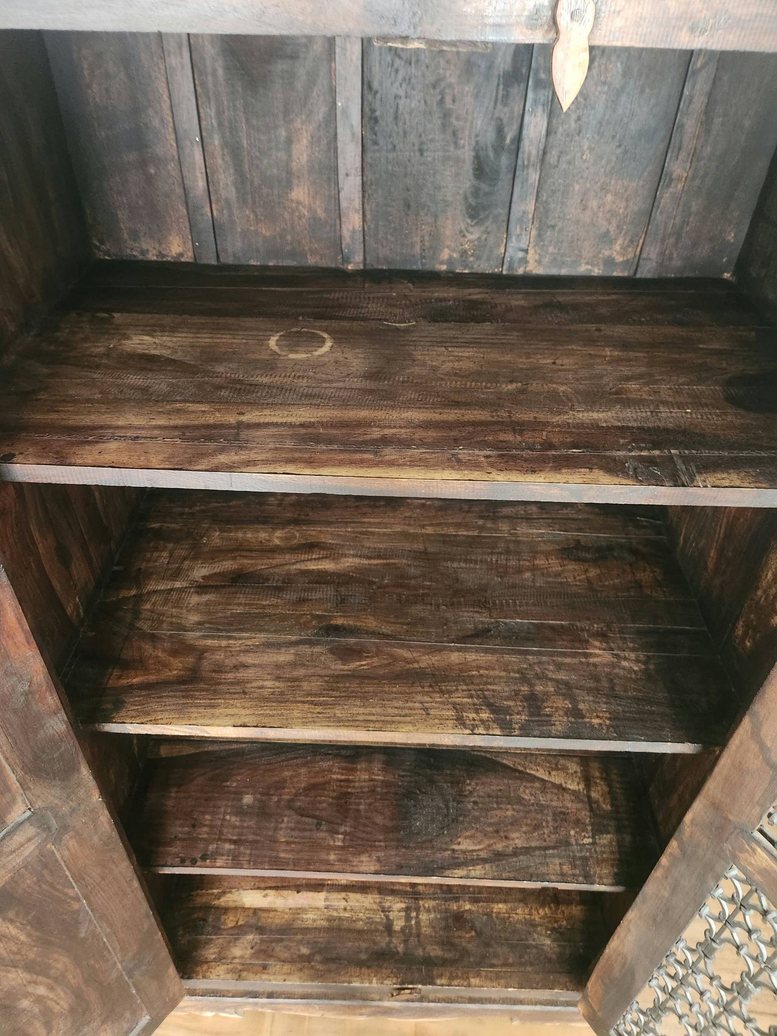Massiv antik kolonial Schrank geschnitzt Holz Türen Gusseisen Gitter, Bali