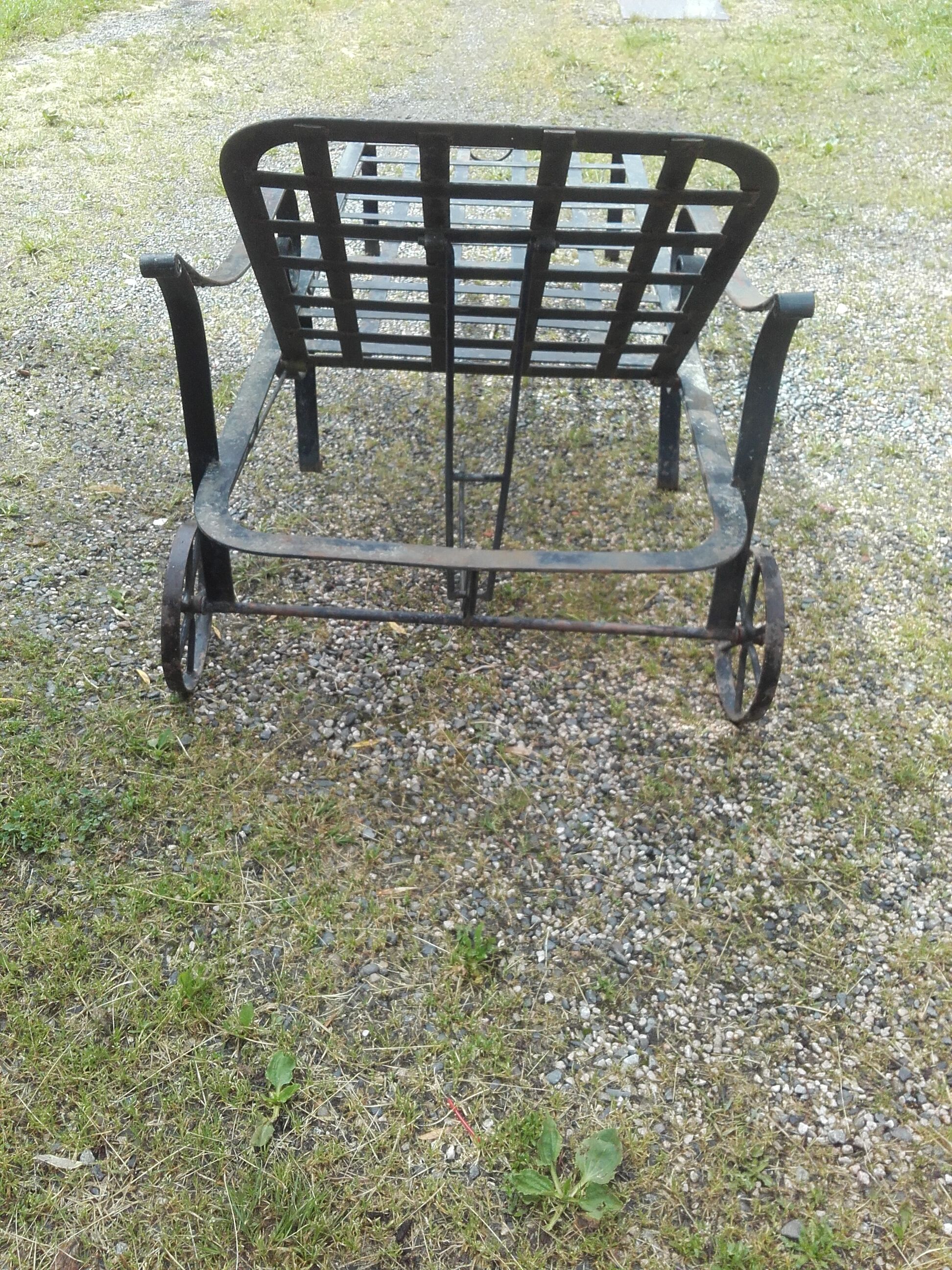 Bathroom in wring iron