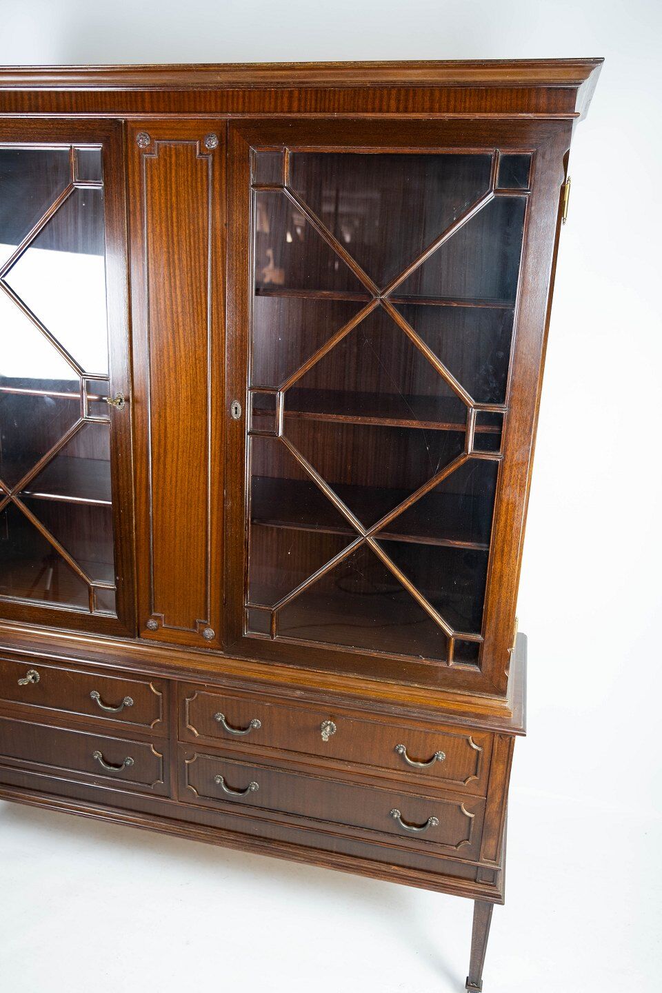 Hepplewhite mahogany showcases from the 1930s