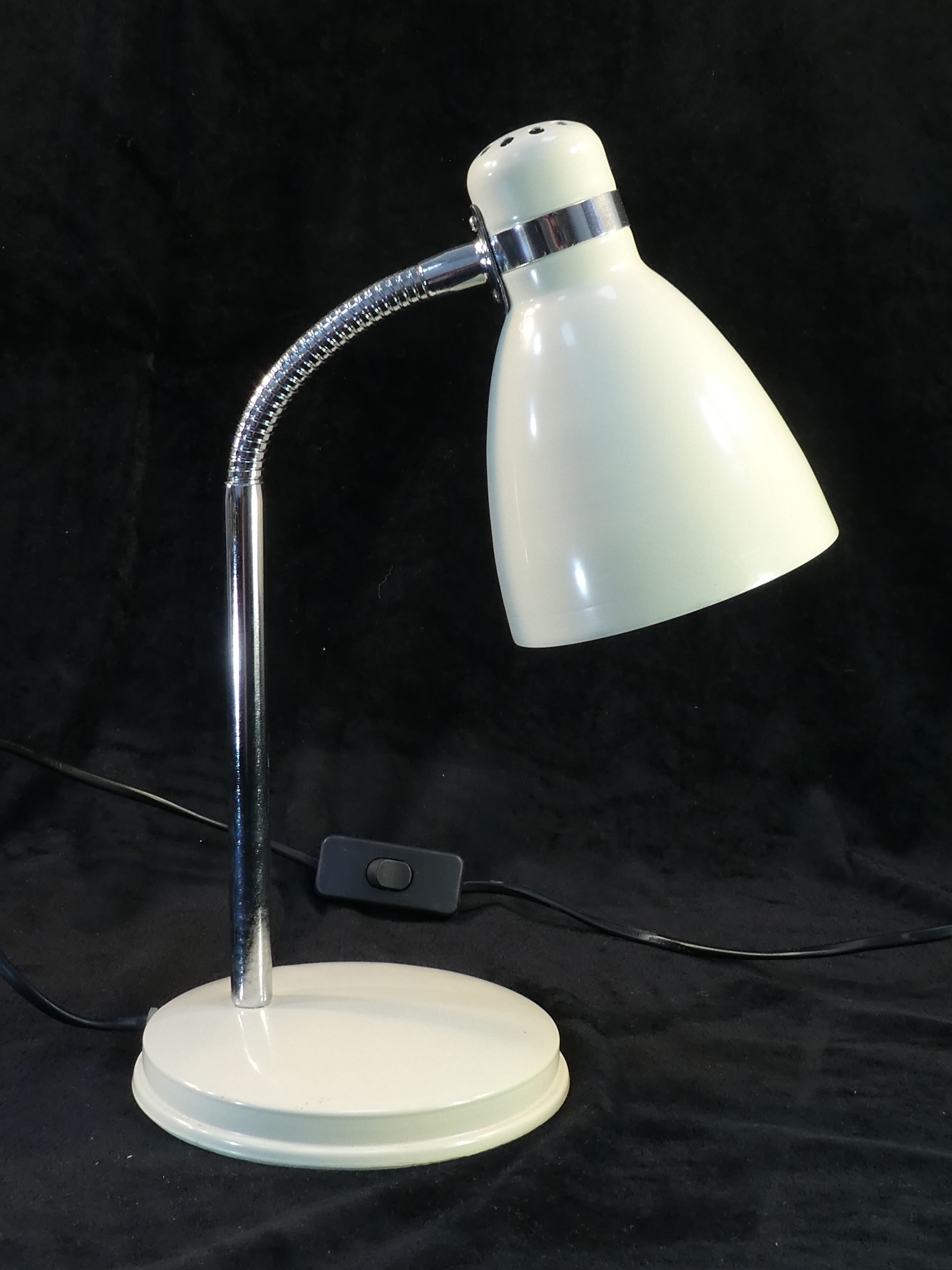 Vintage articulated desk lamp in beige metal years 70