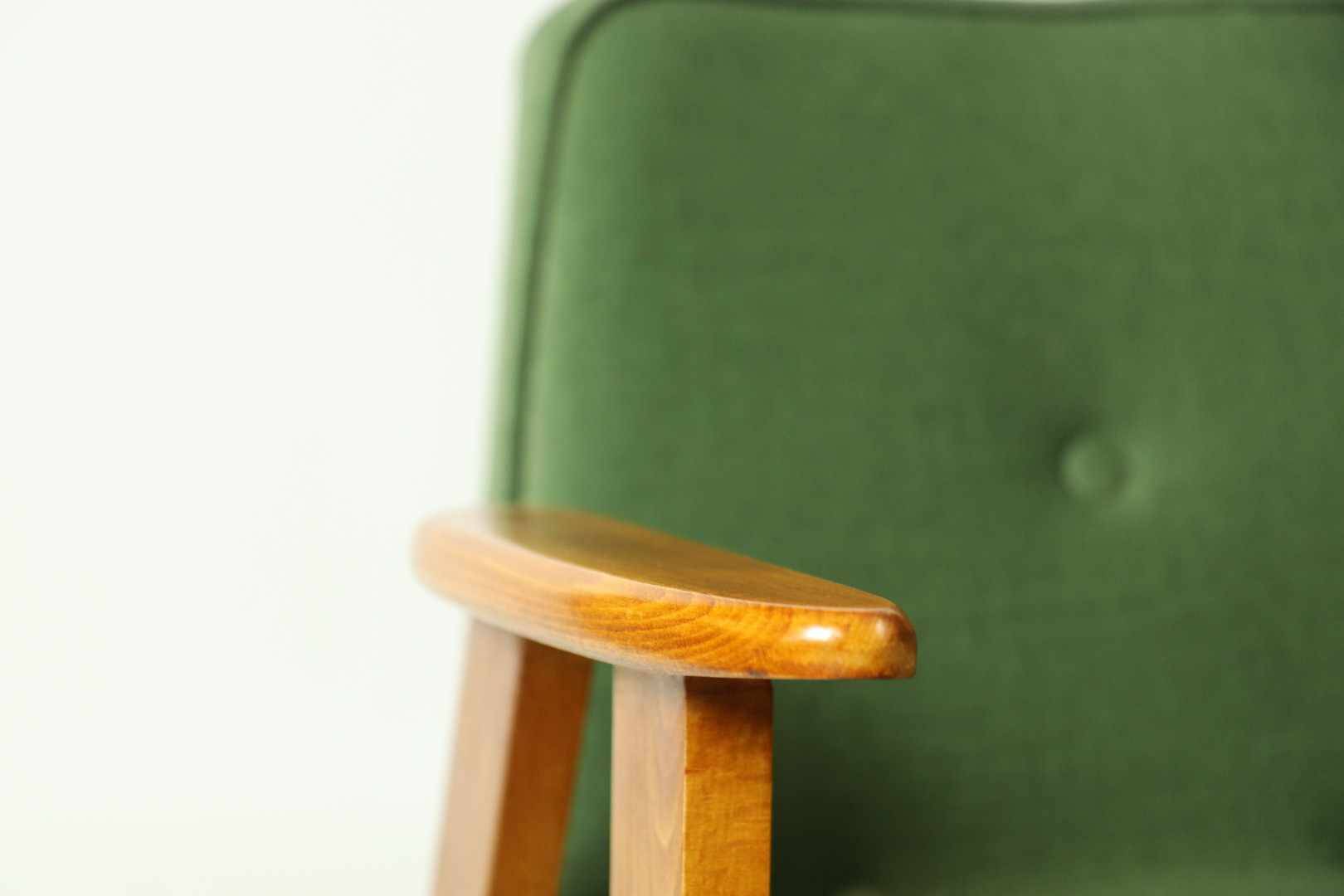 Fauteuil Vintage 366 de J. Chierowski Fauteuil Bois Clair Herbe Verte Scandinave