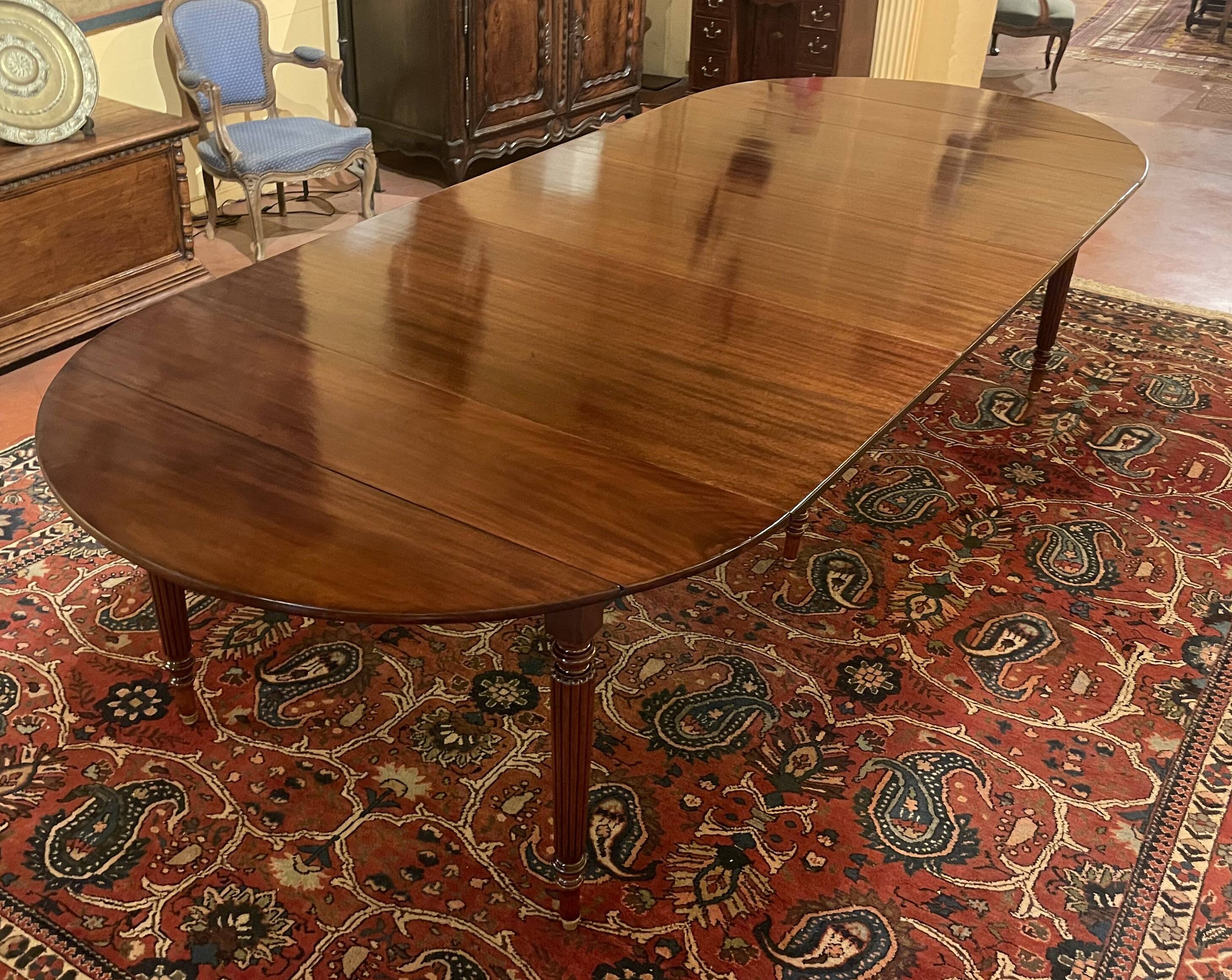 Early 19th Century Mahogany Dining Table
