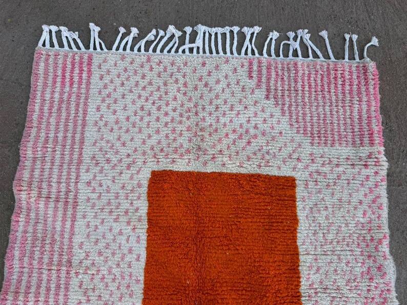 Traditional hand-woven Beni Ouraine rug, size 150 x 250 cm