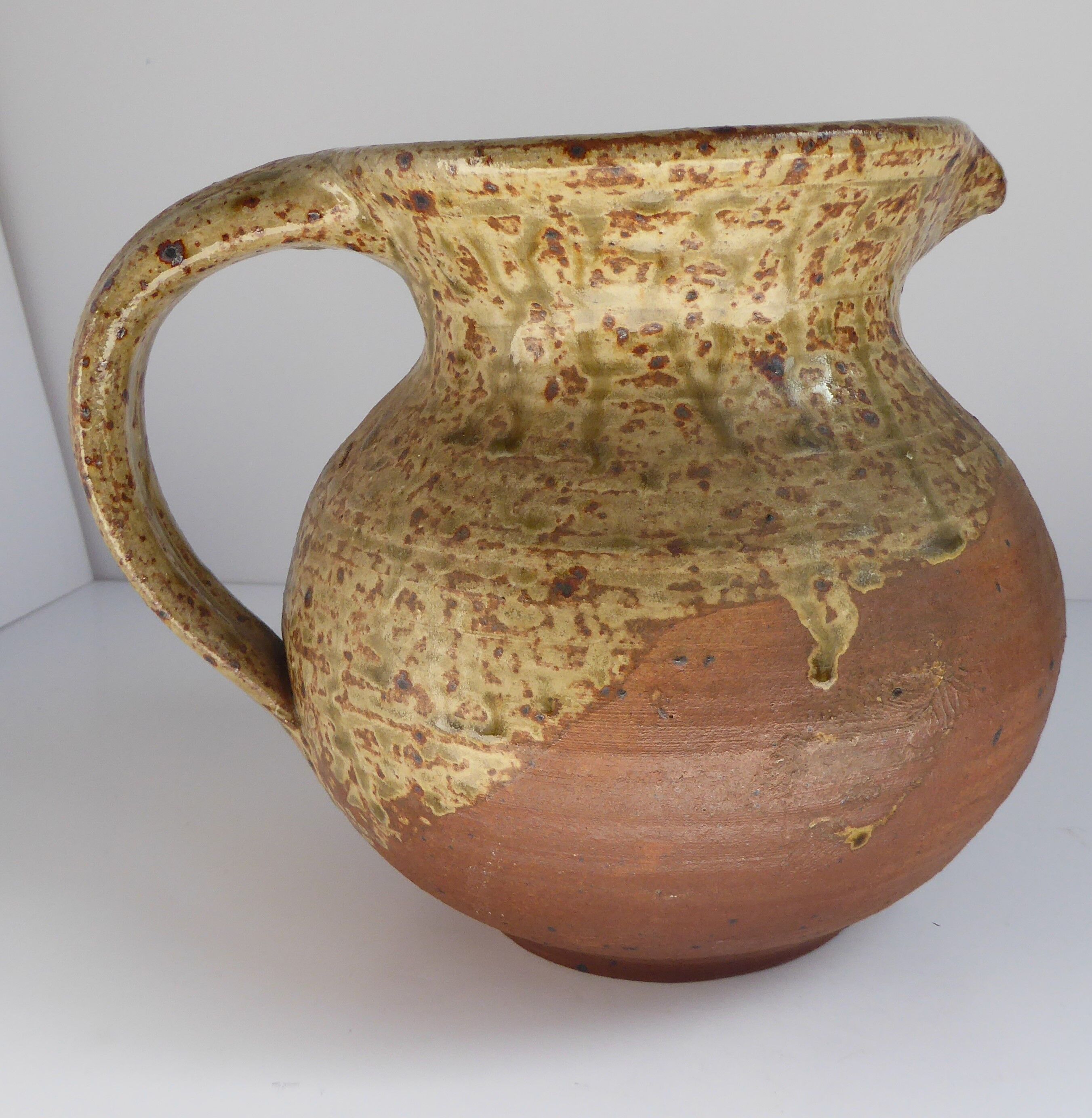 Signed vernissé sandstone pitcher