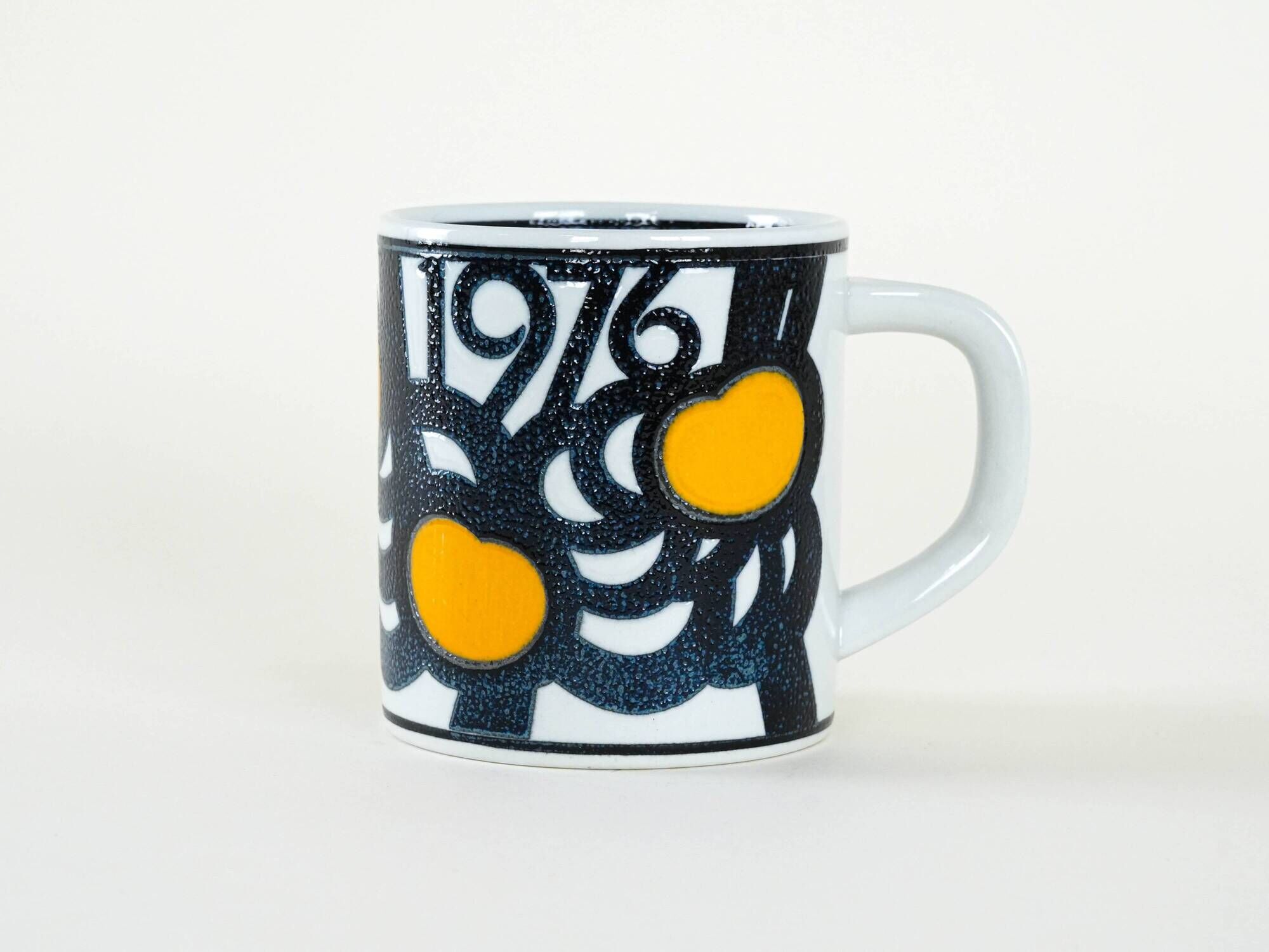 Porcelain mug, Danish design, 1976, manufacturer: Royal Copenhagen