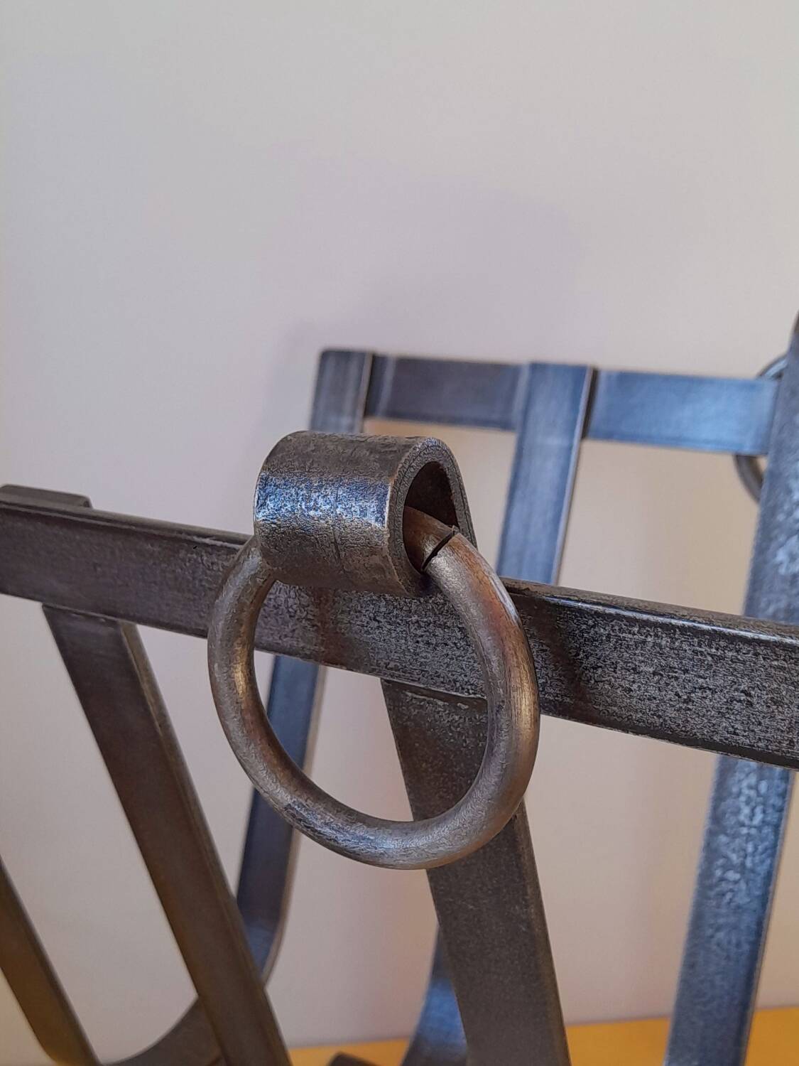 Brutalist magazine rack in forged steel, 1950.