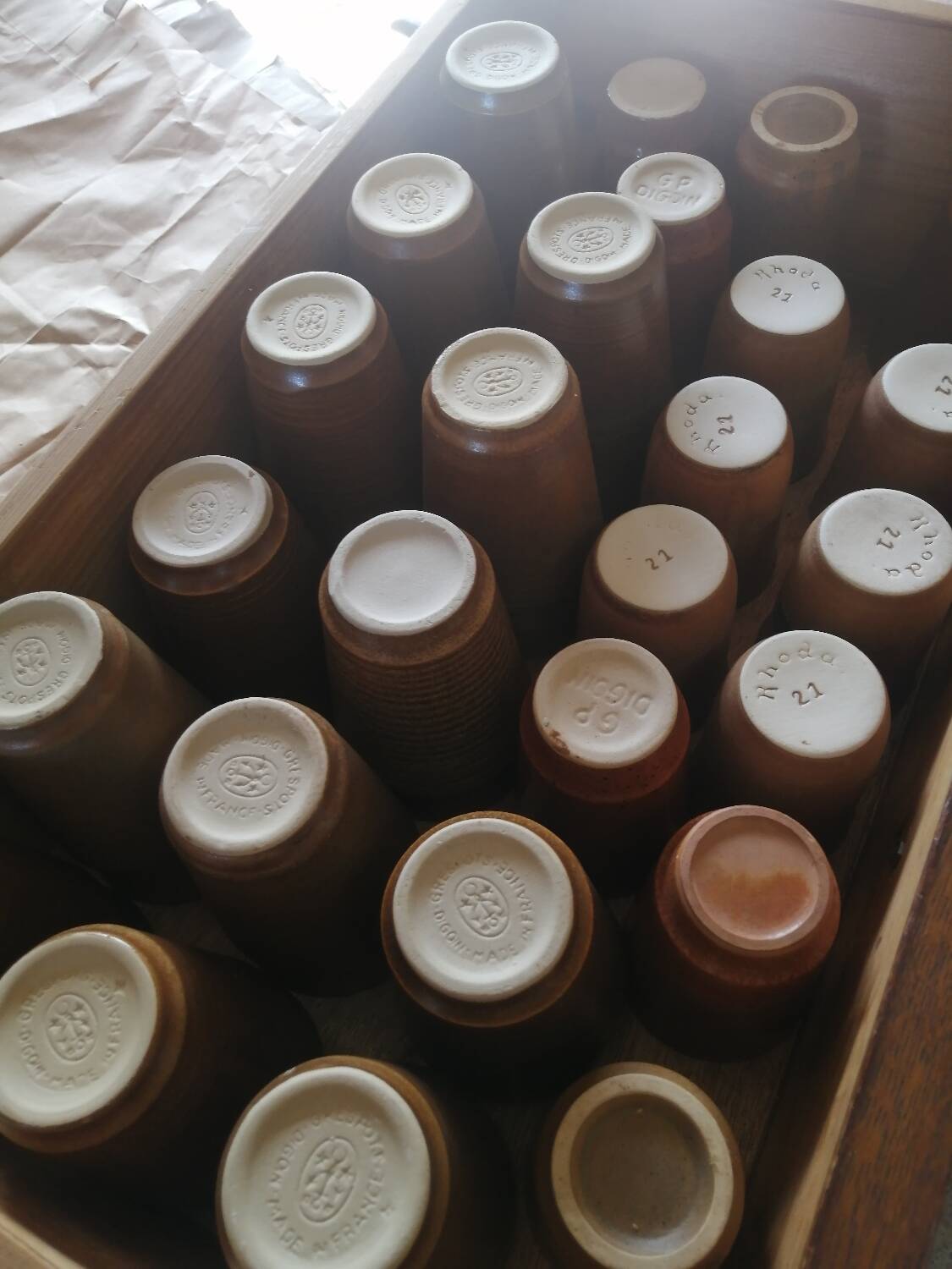 Lot de 27 tasses-timbales vintage en grès Digoin