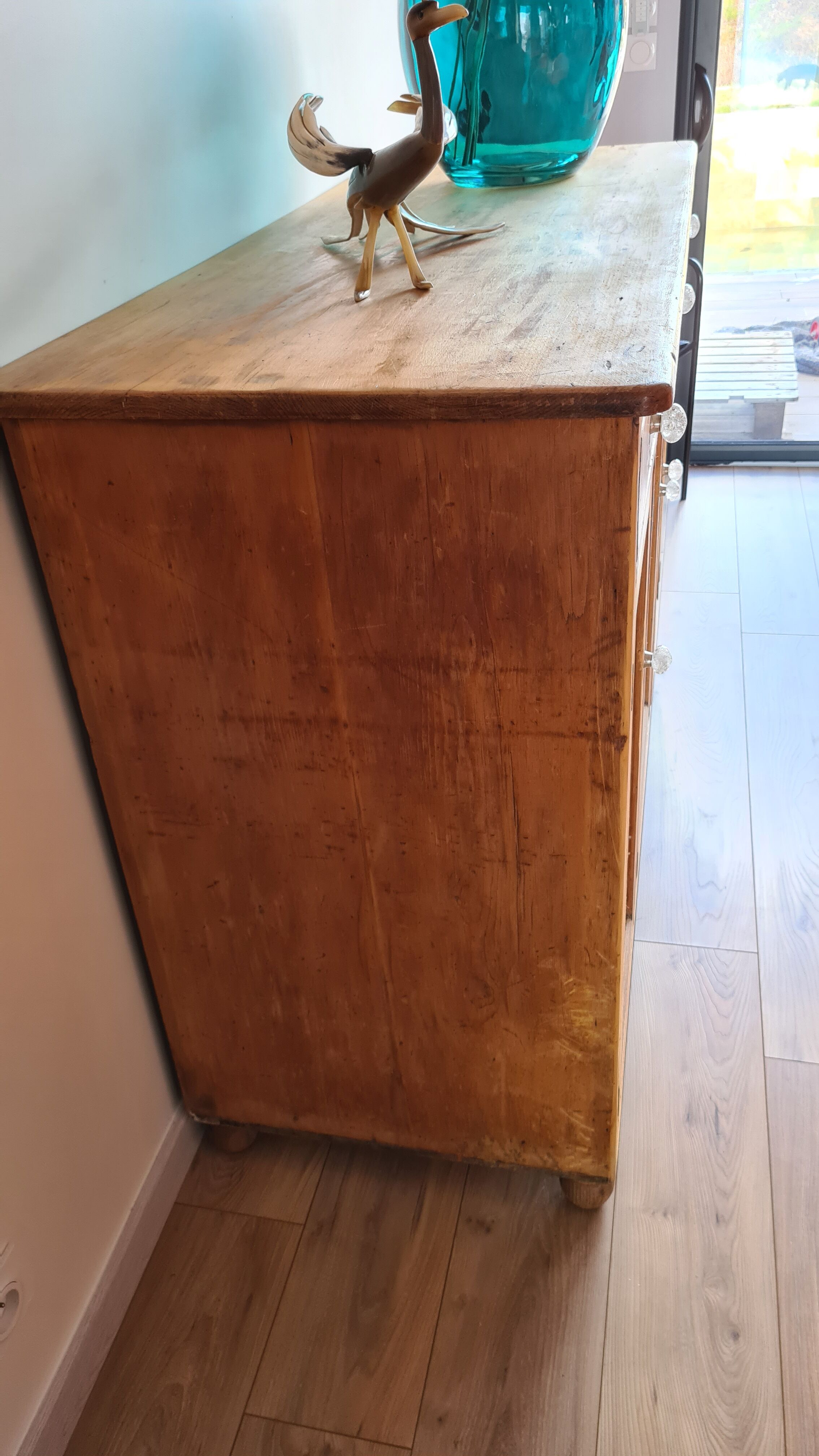 English buffet in pine of the nineteenth century