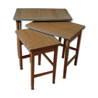 Schreiber nest of tables