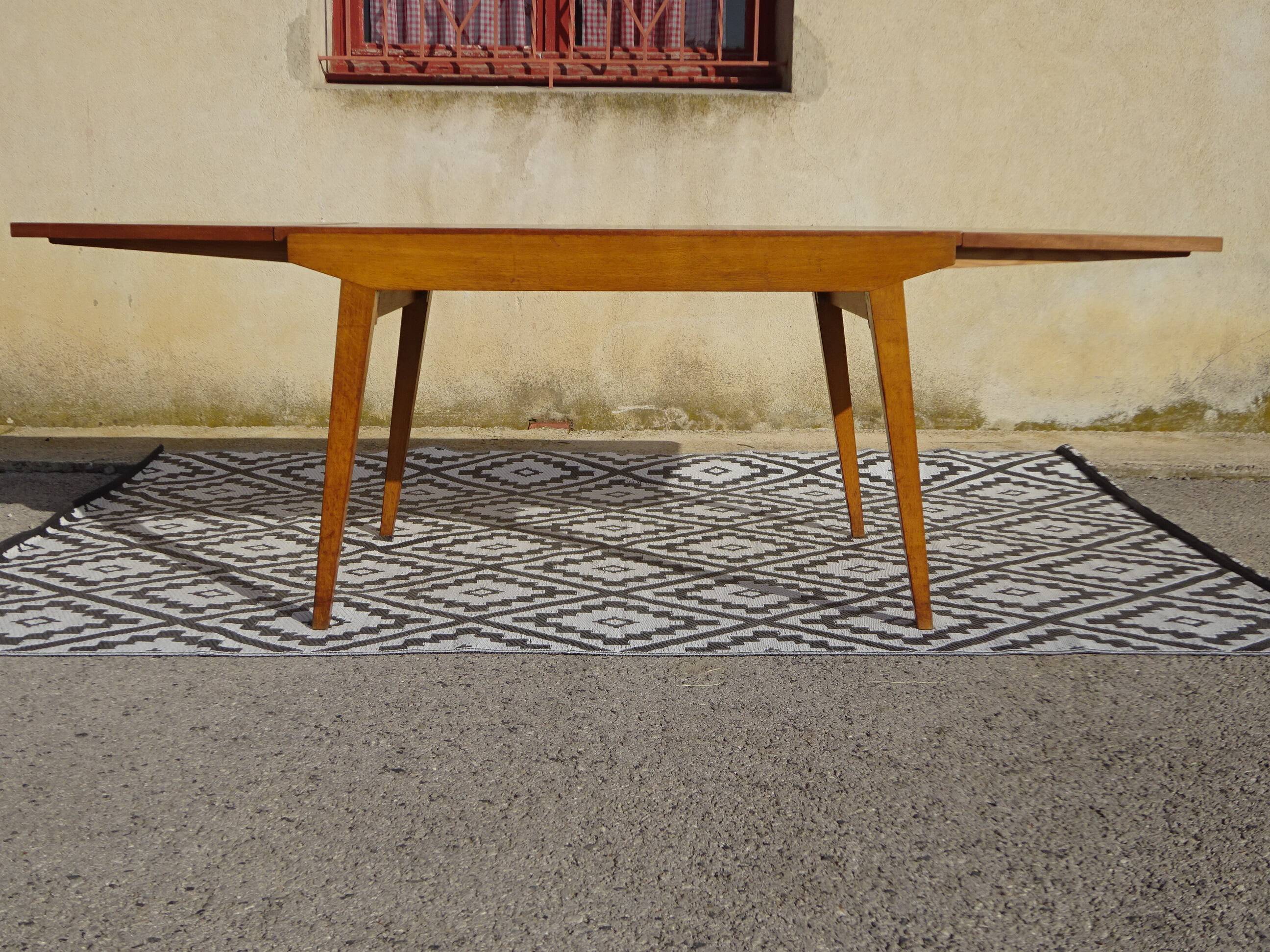Table vintage en bois avec pieds compas