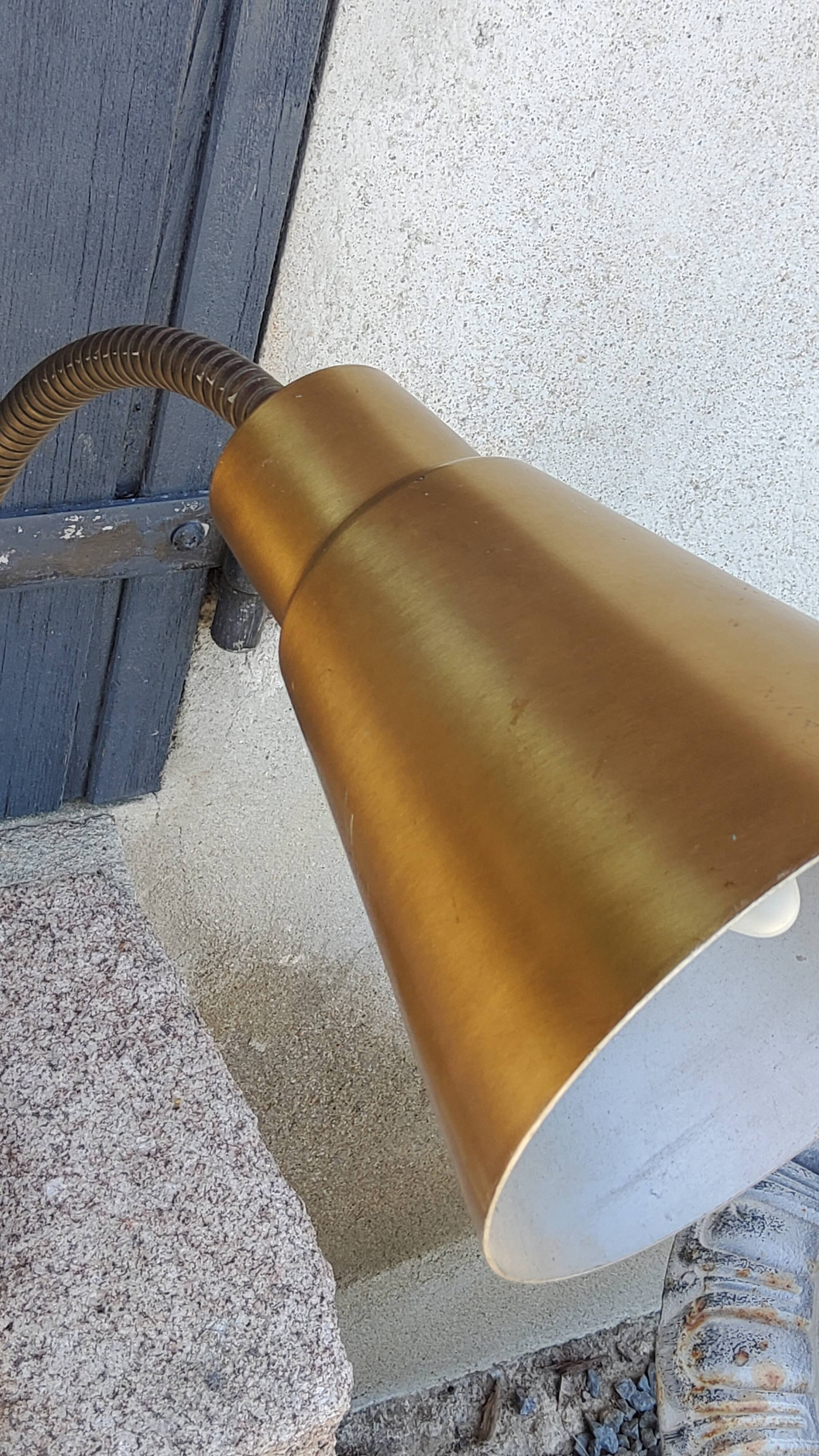 Designer desk lamp in gold metal 2 flexible arms from the 70s