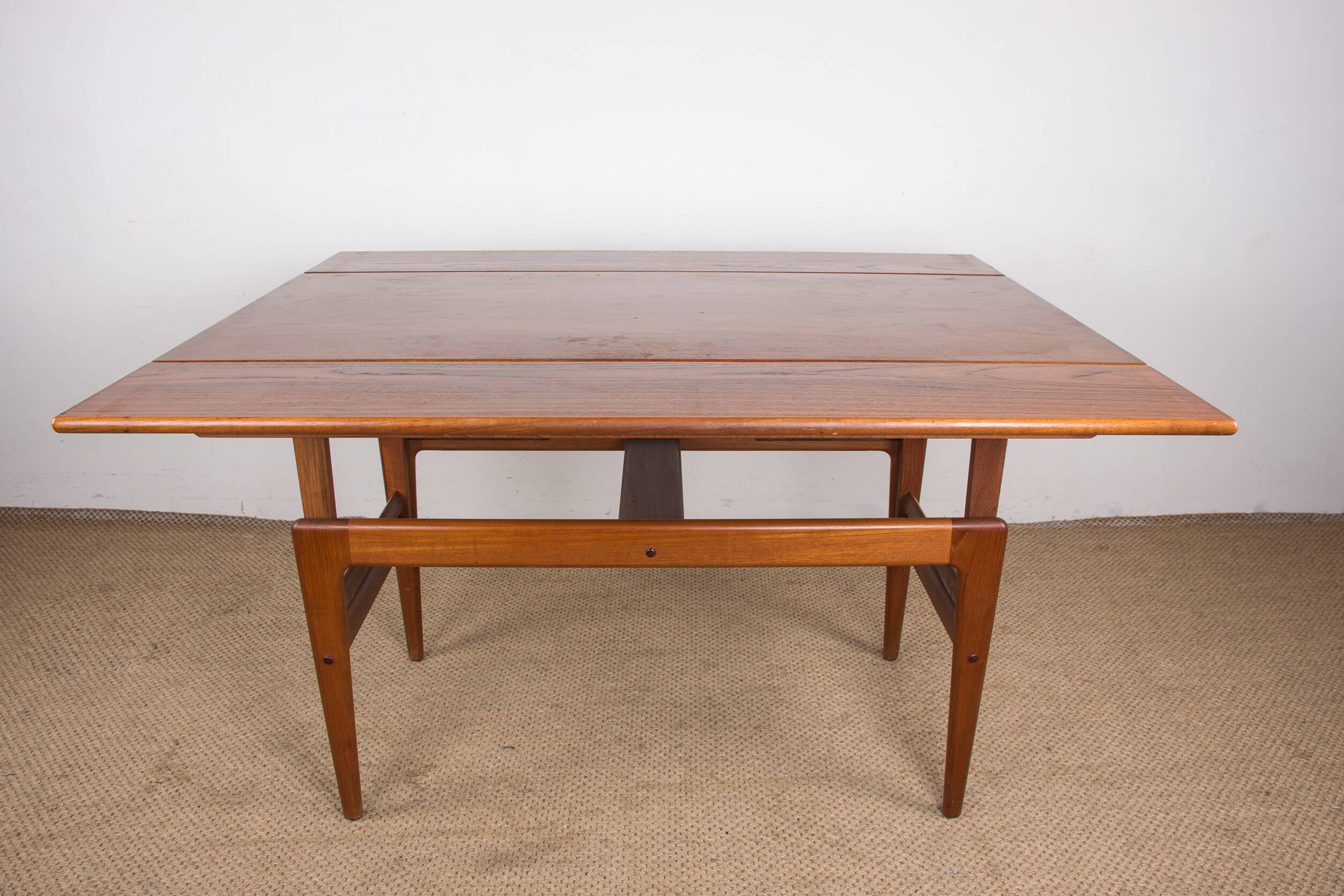 Table danoise monte et baisse en teck, 1960