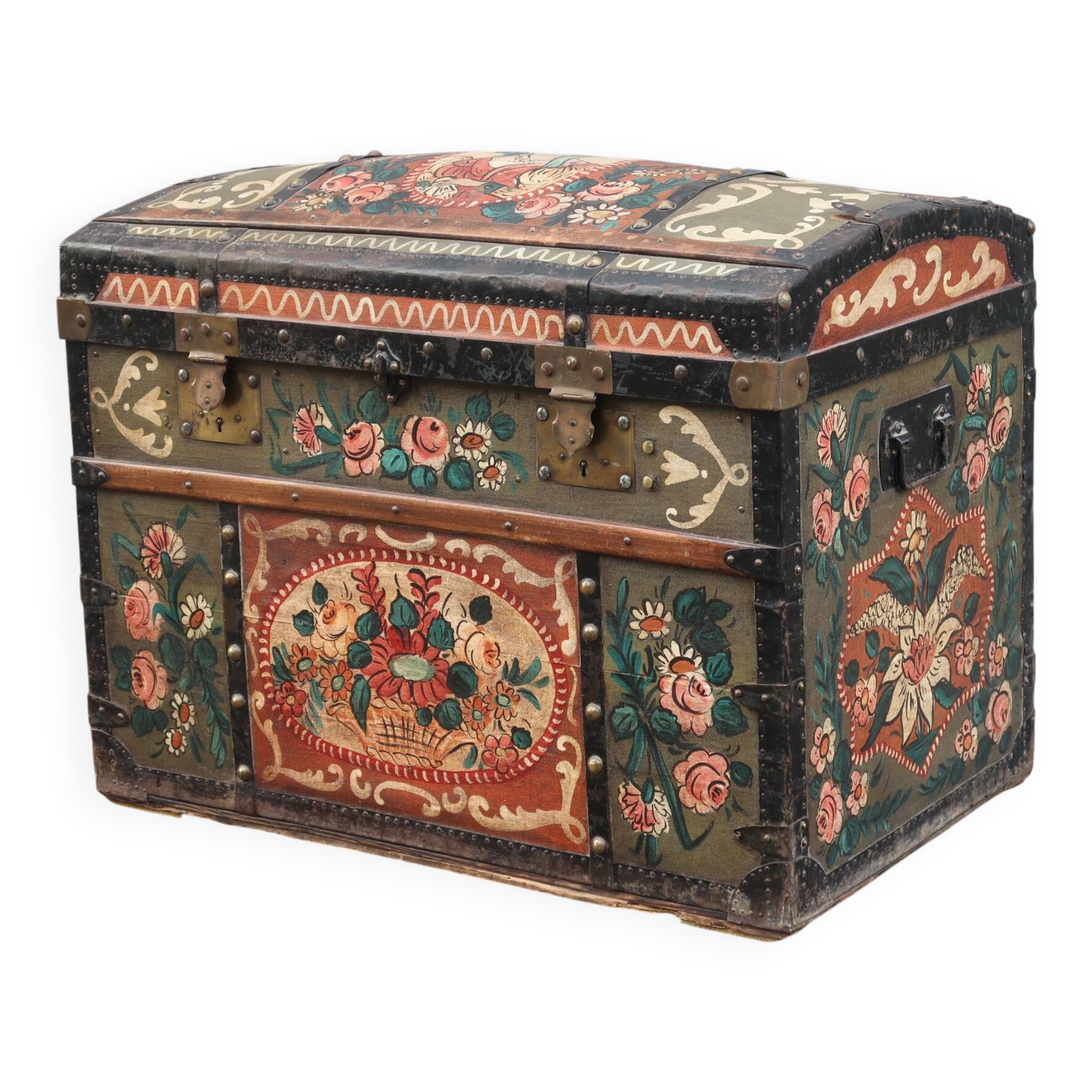 Large French wedding chest from the early 20th century.