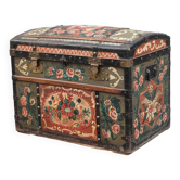 Large French wedding chest from the early 20th century.