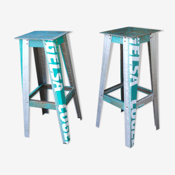 2 industrial bar stools kaolin metal/tole