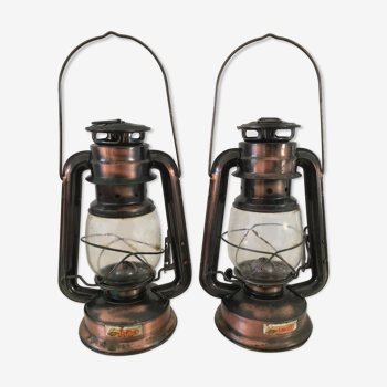 Lot of two lanterns