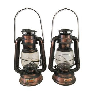 Lot of two lanterns