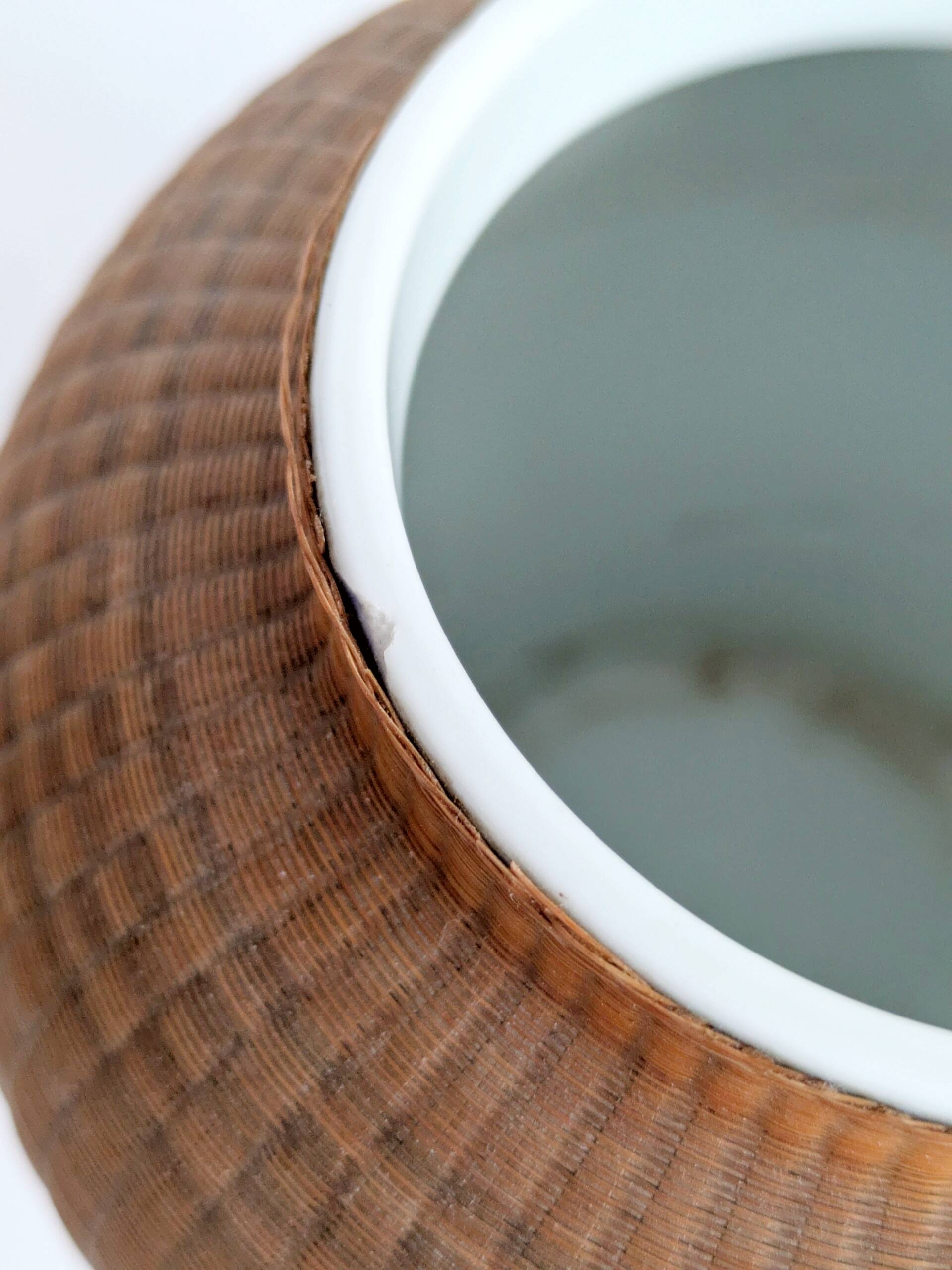 Pair of vintage Chinese vases in porcelain and woven bamboo.