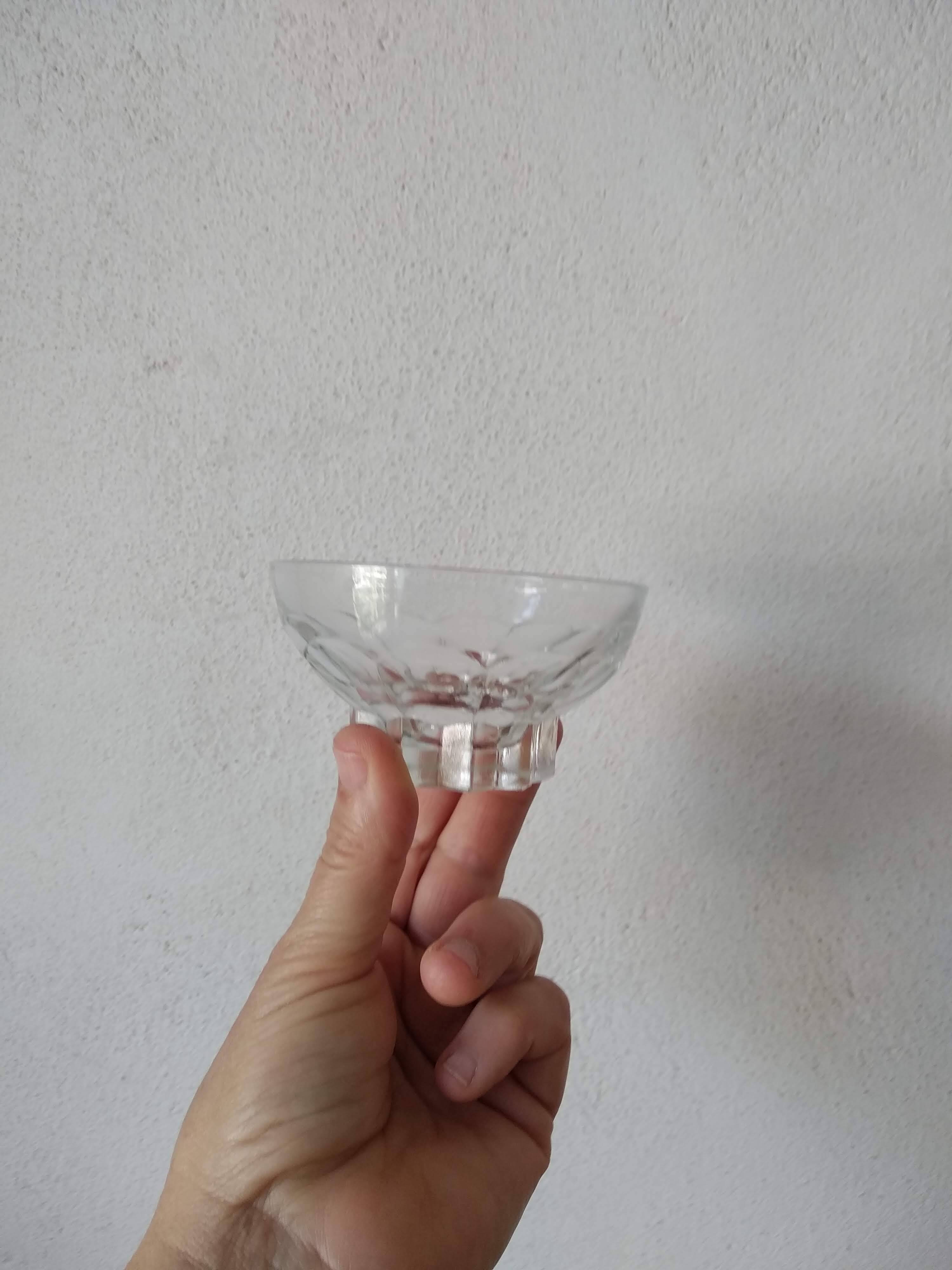 6 glass bowls