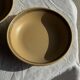 Lot de 2 assiettes creuses en grès liseré brun et marron D21,5